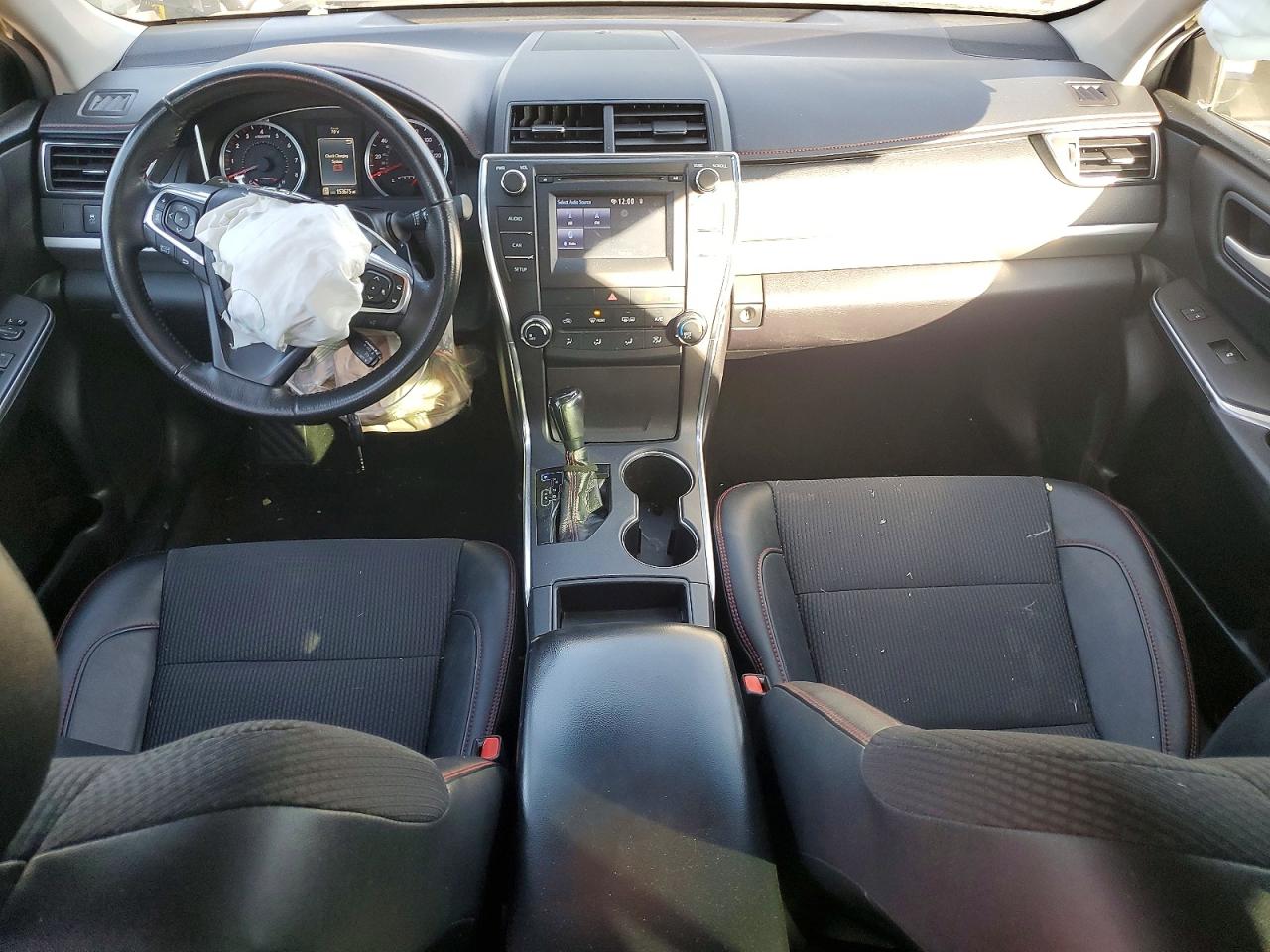 2017 TOYOTA CAMRY SE photo 15