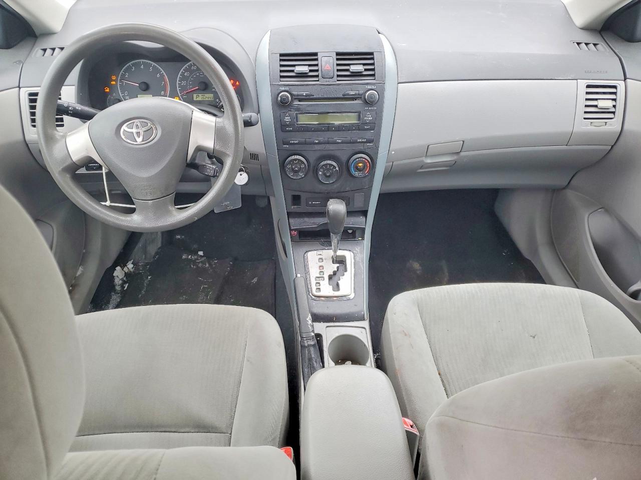 2010 TOYOTA COROLLA LE photo 8