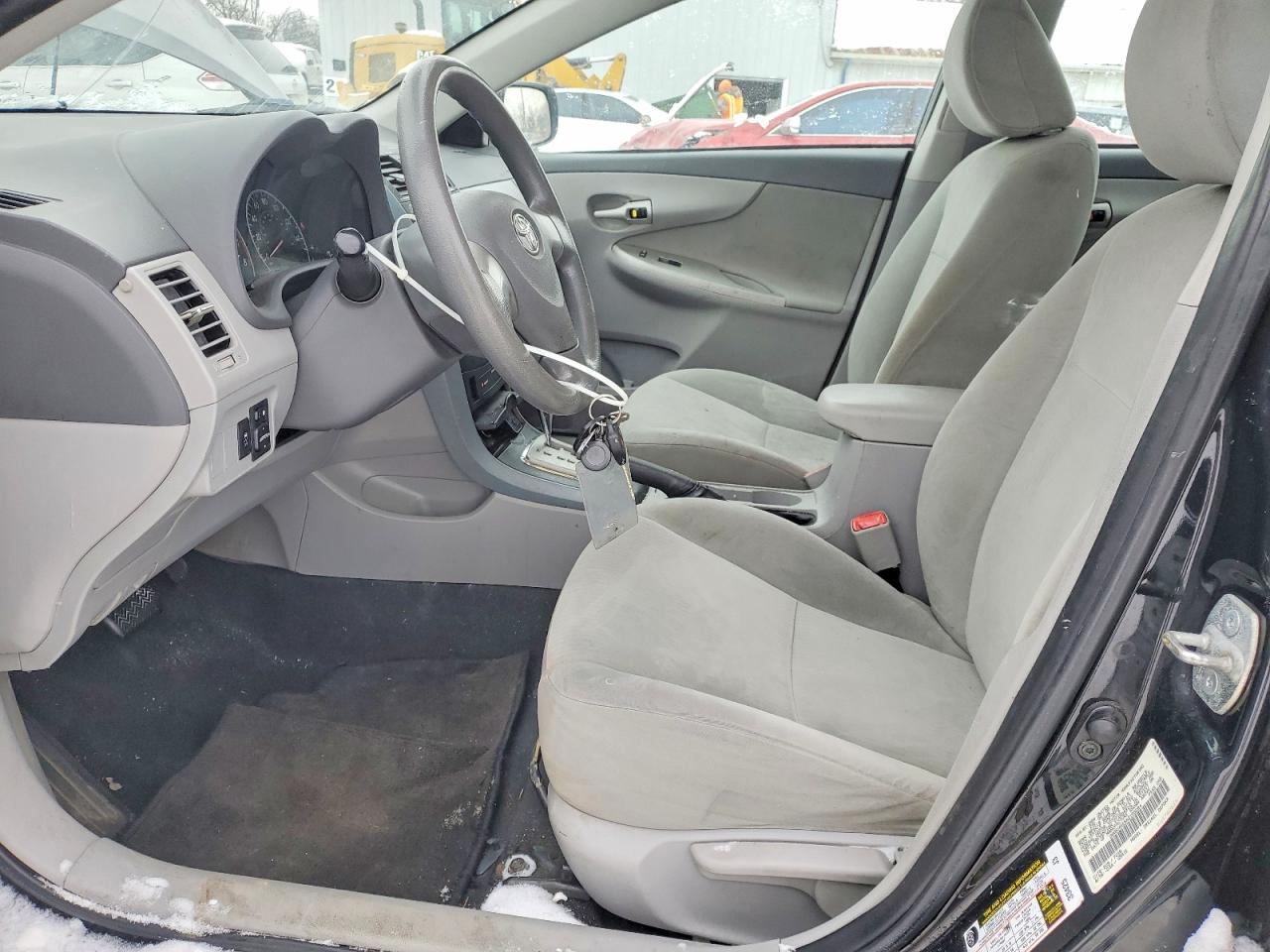 2010 TOYOTA COROLLA LE photo 7