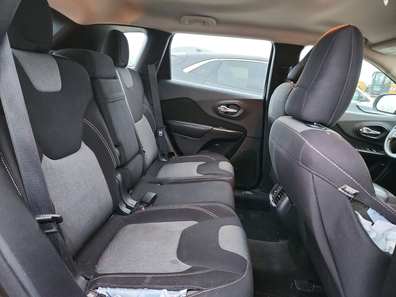 2015 JEEP CHEROKEE SPORT photo 10