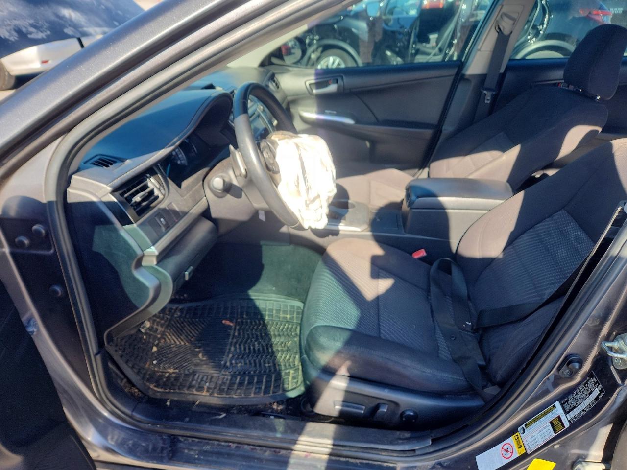 2014 TOYOTA CAMRY L photo 19
