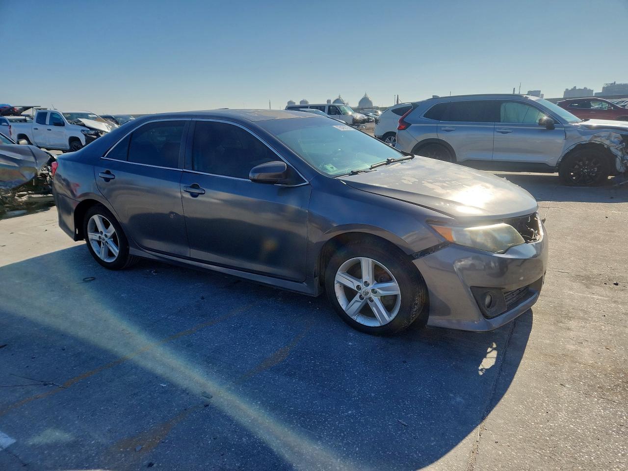 2014 TOYOTA CAMRY L photo 10