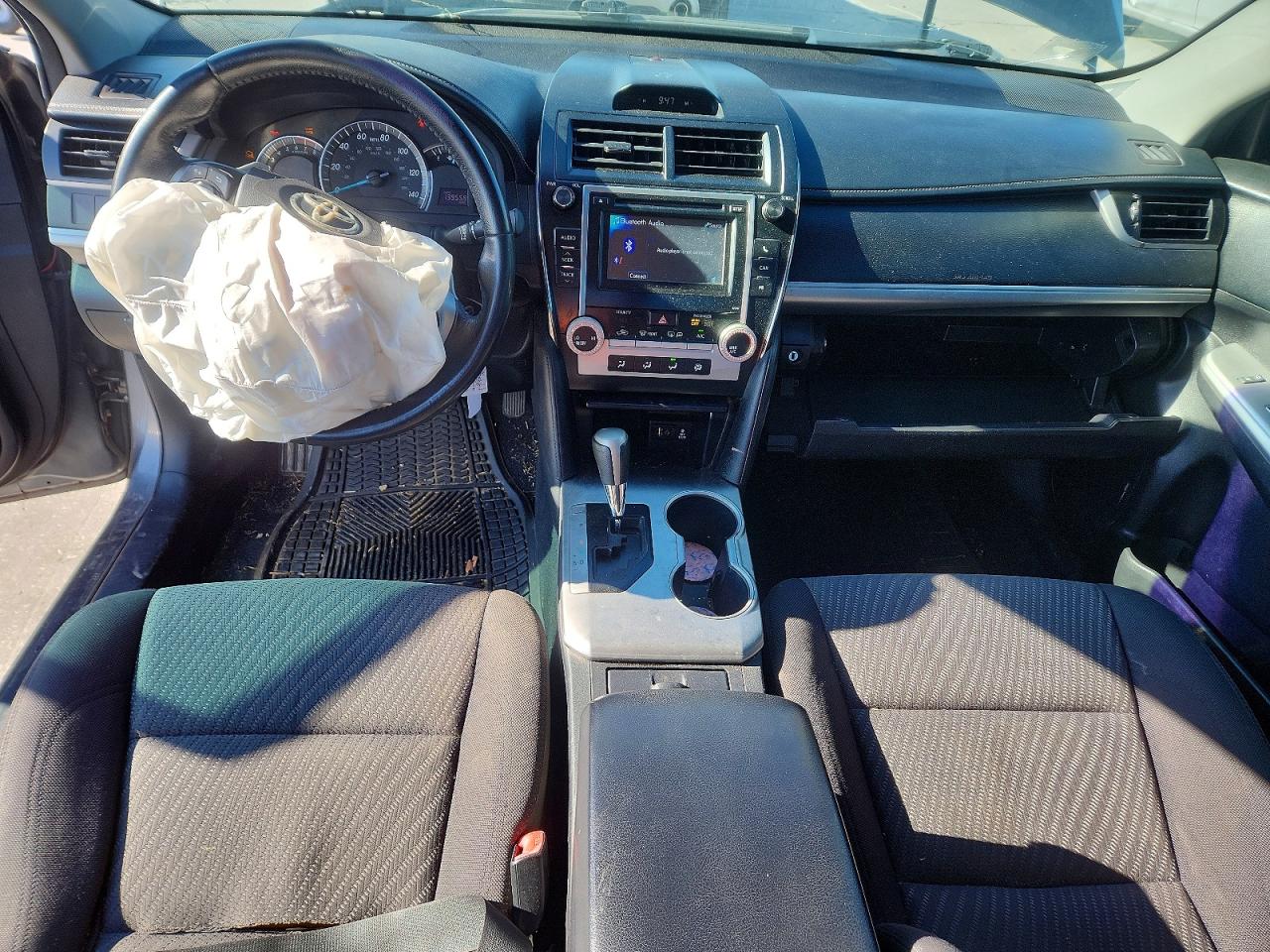 2014 TOYOTA CAMRY L photo 22