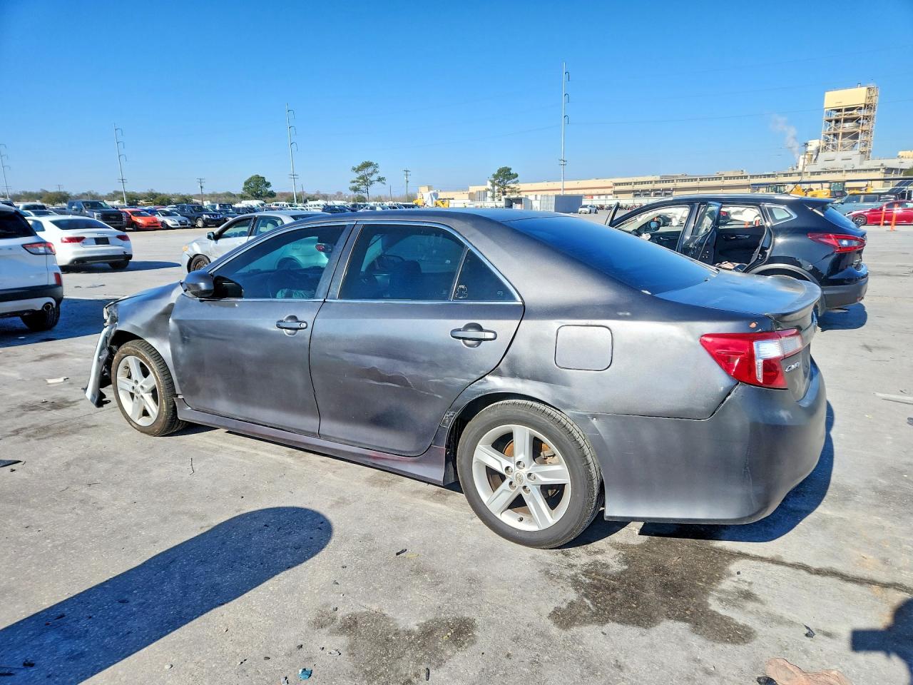 2014 TOYOTA CAMRY L photo 4