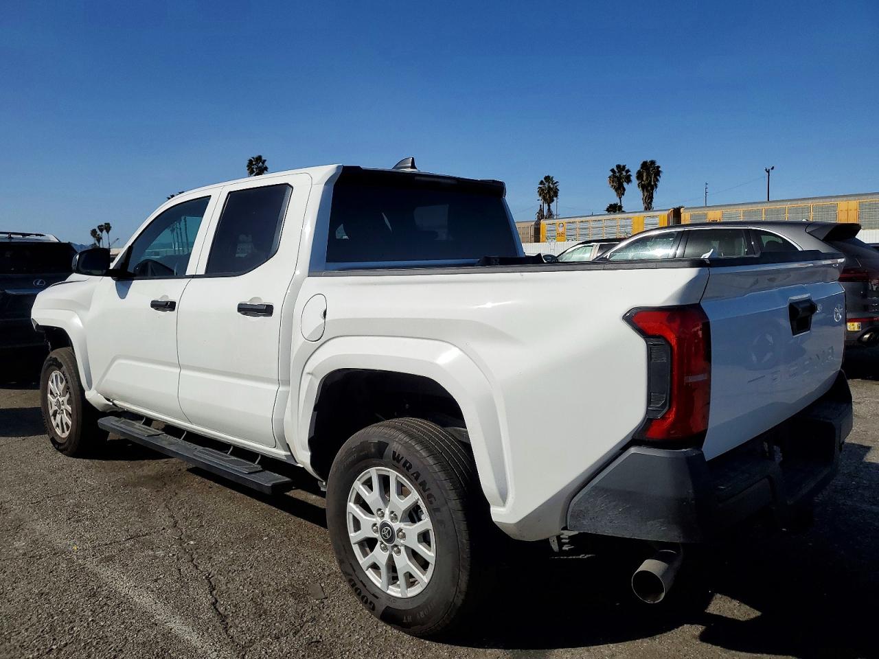 2025 TOYOTA TACOMA DOUBLE CAB photo 3