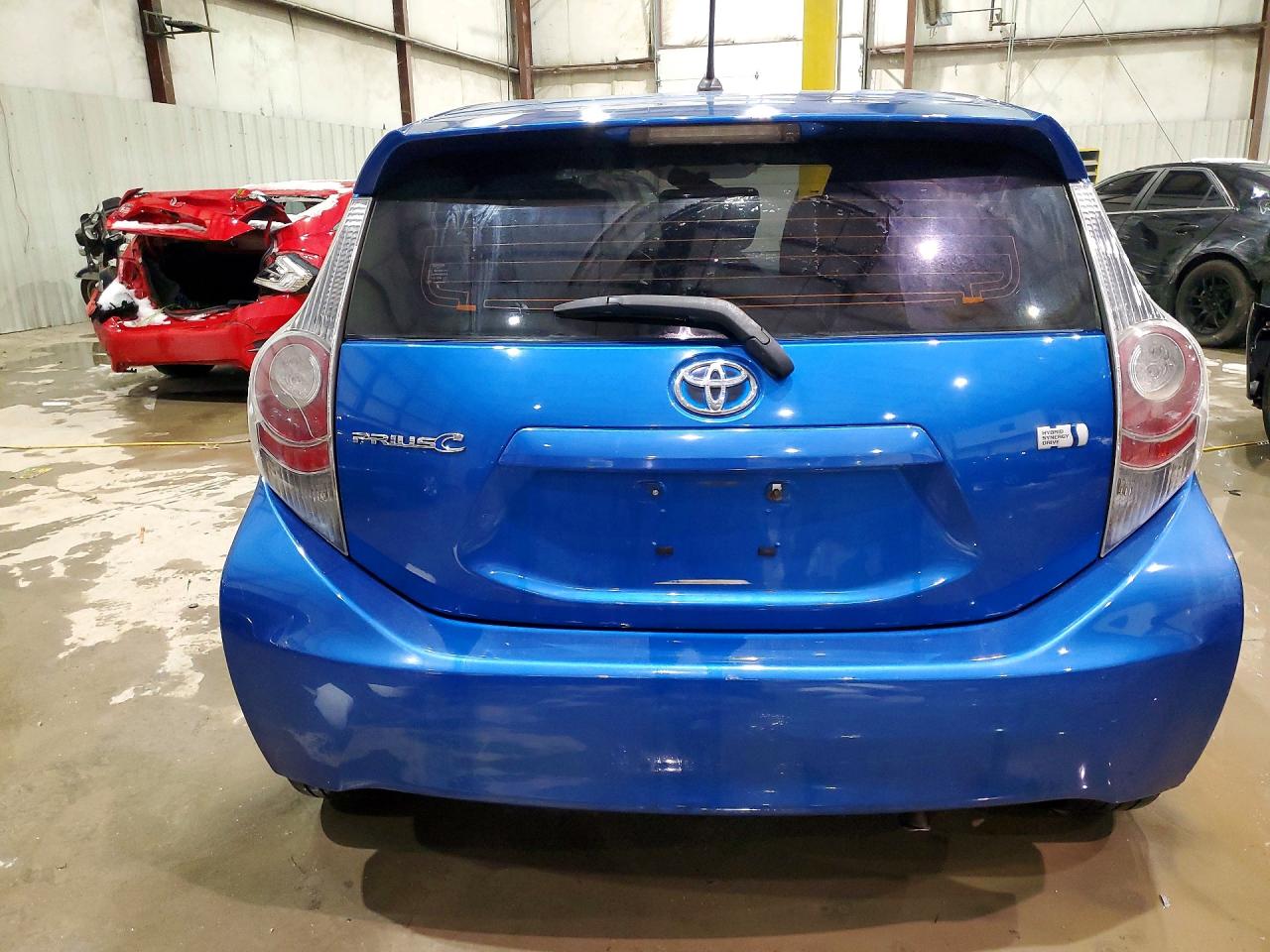 2013 TOYOTA PRIUS C TWO photo 16