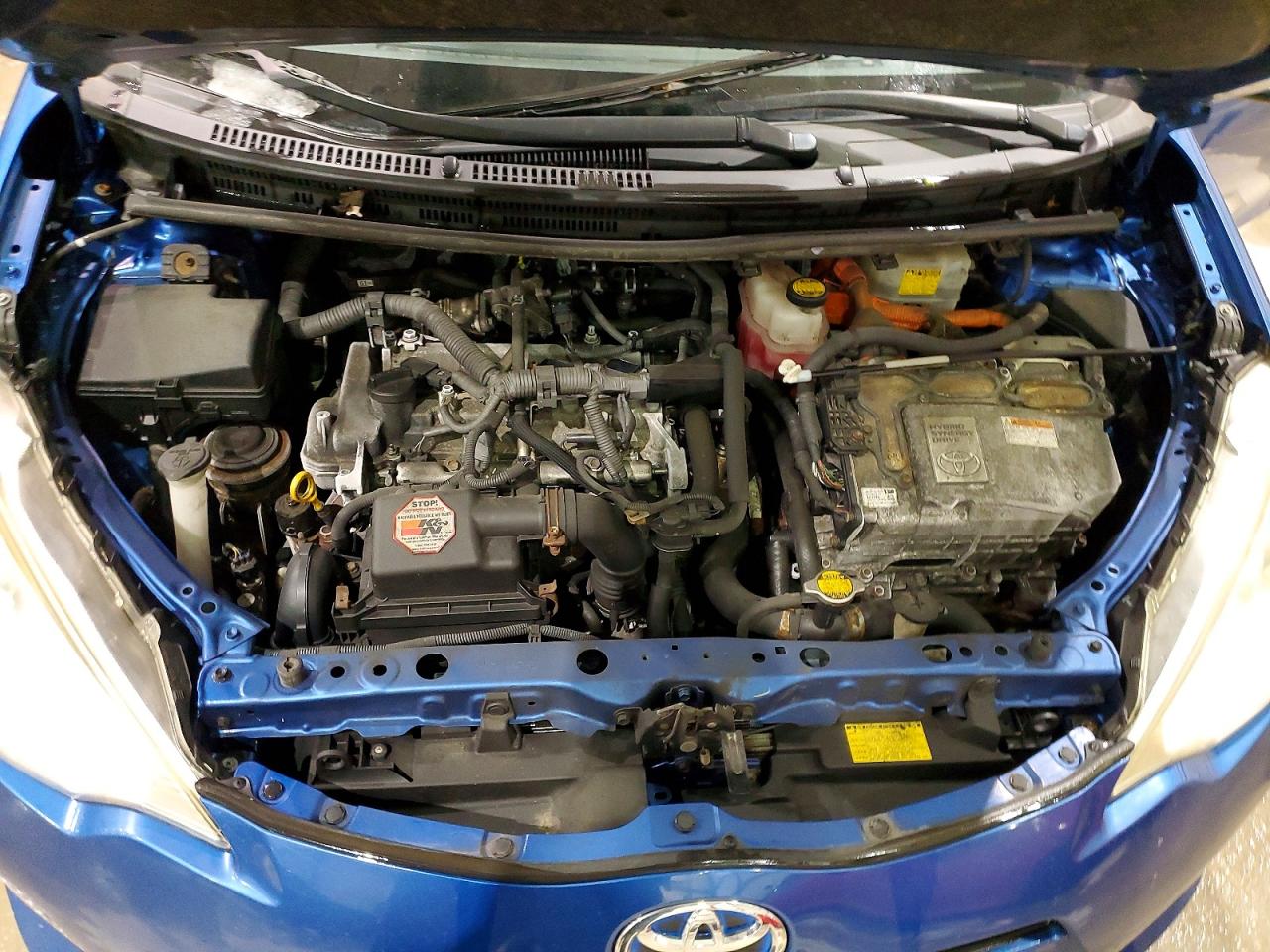 2013 TOYOTA PRIUS C TWO photo 31