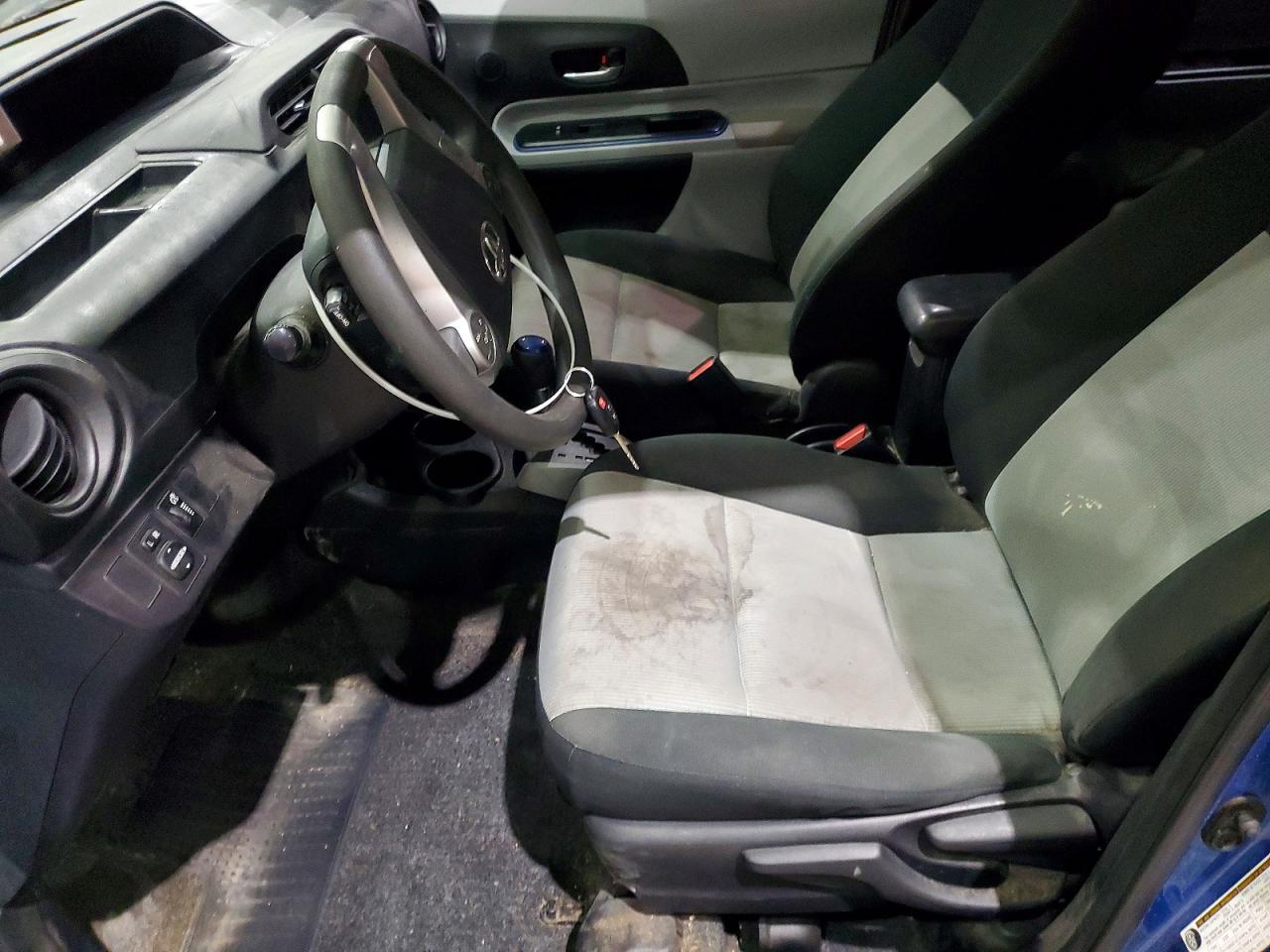 2013 TOYOTA PRIUS C TWO photo 19