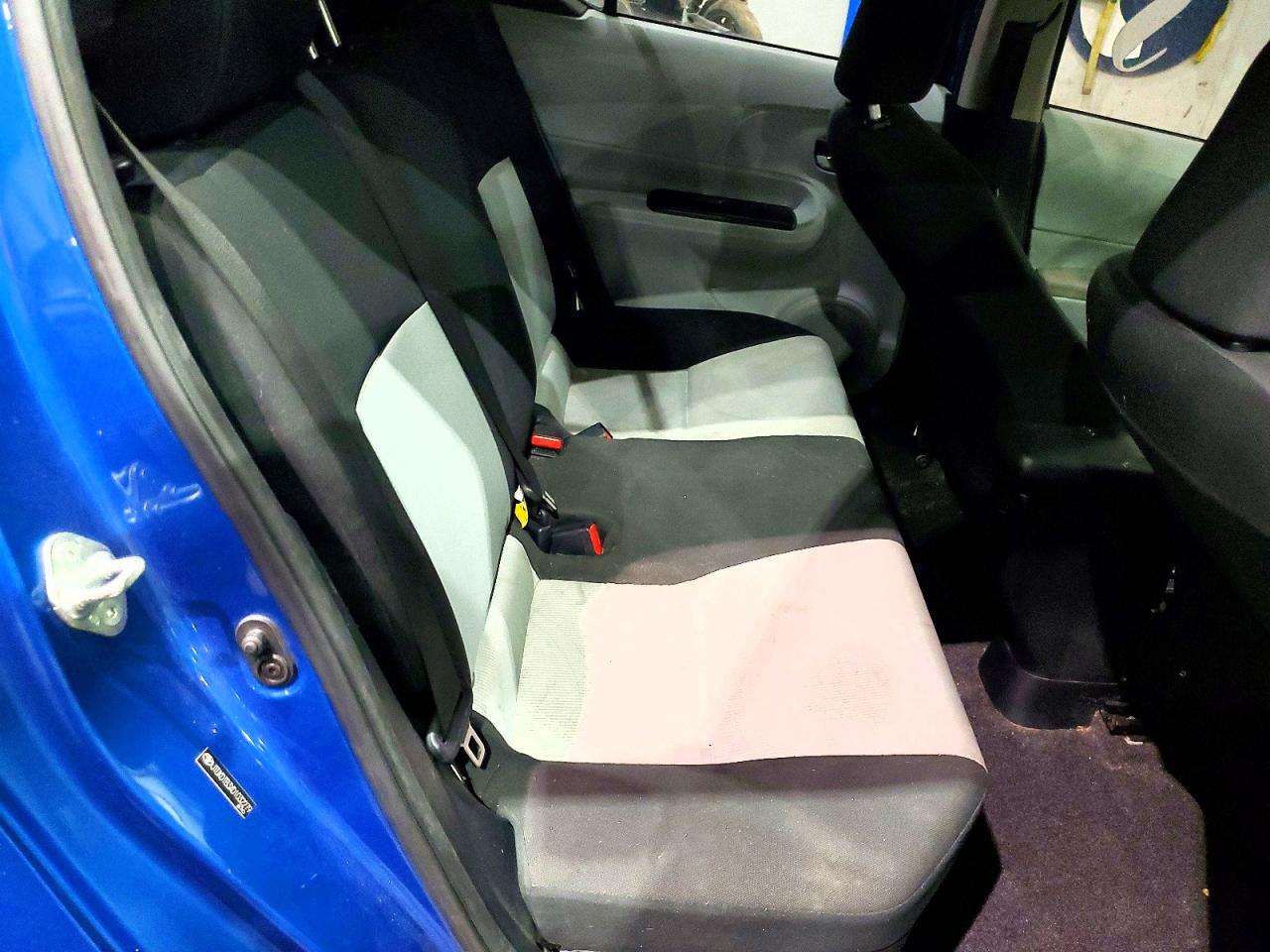 2013 TOYOTA PRIUS C TWO photo 28