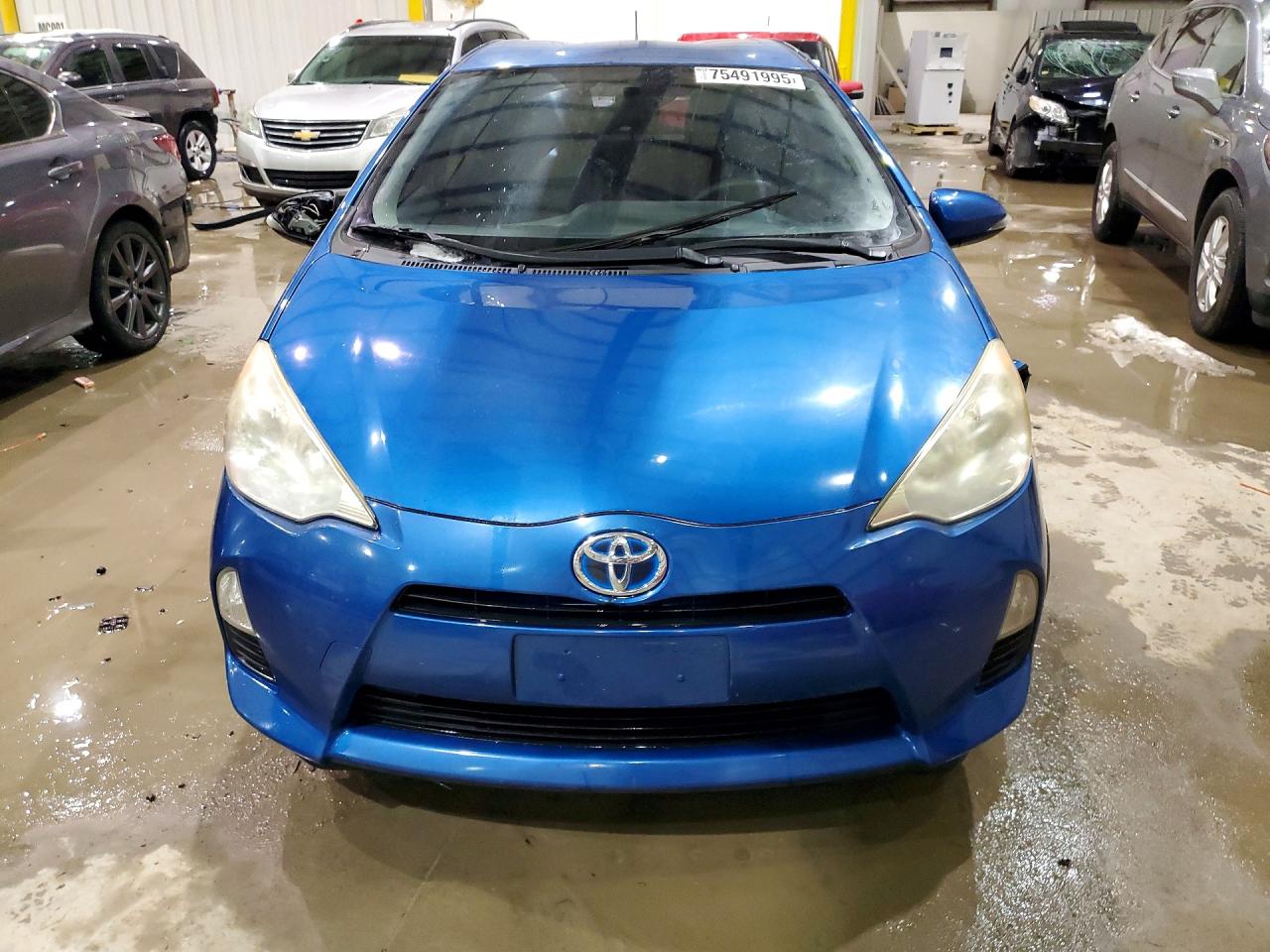 2013 TOYOTA PRIUS C TWO photo 13
