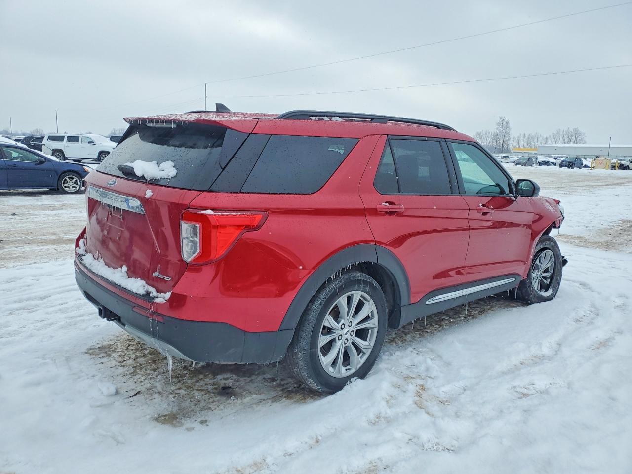 2023 FORD EXPLORER XLT photo 3