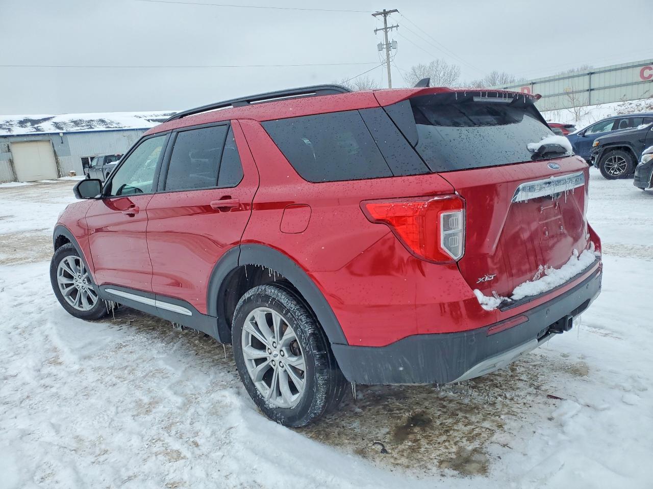 2023 FORD EXPLORER XLT photo 2