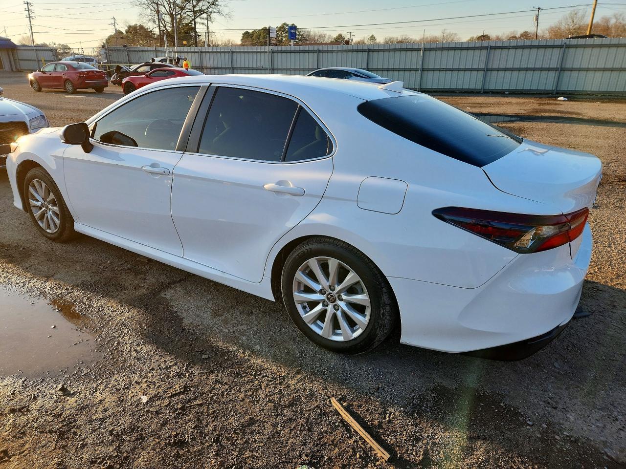 2020 TOYOTA CAMRY LE photo 4