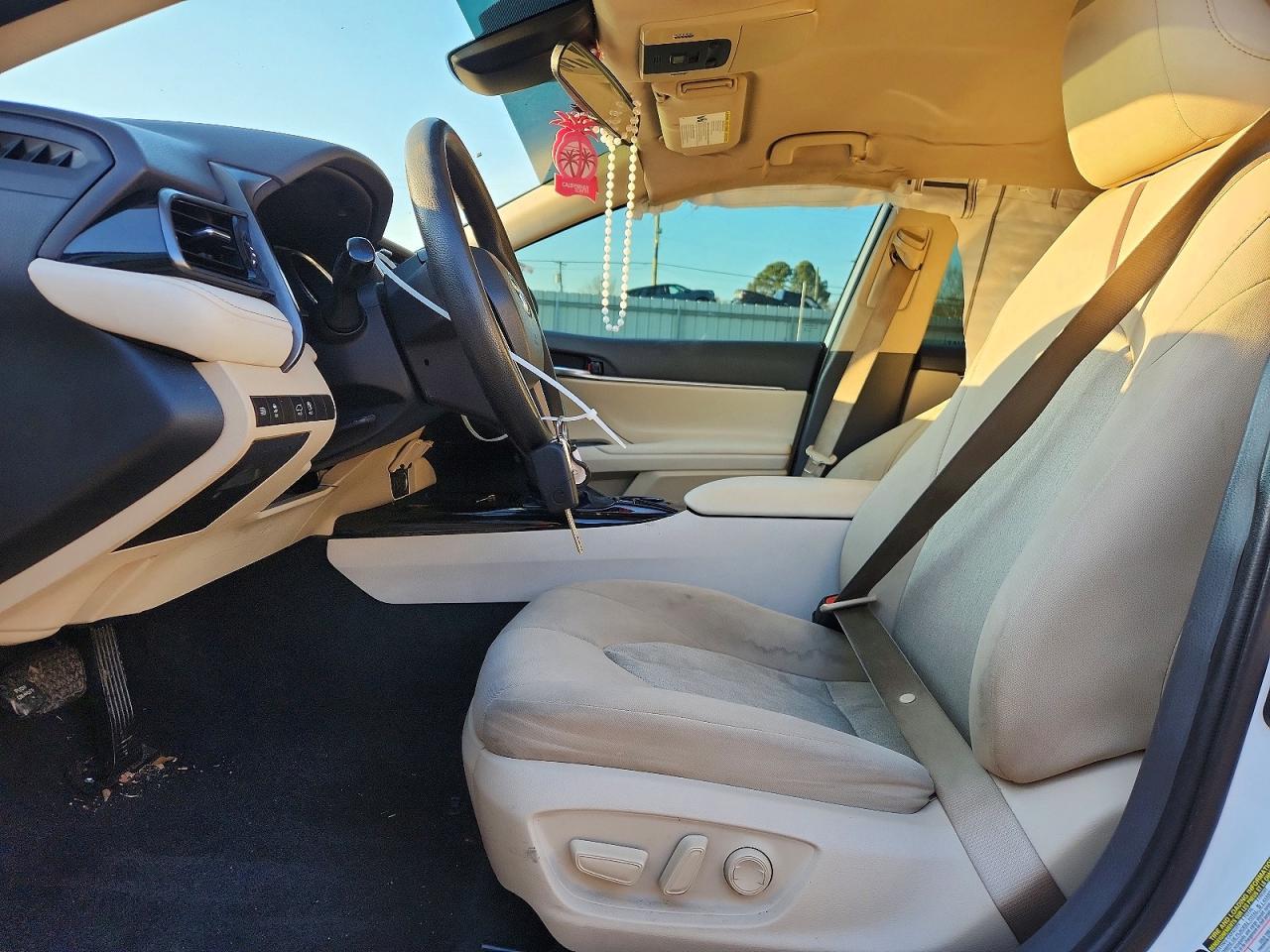 2020 TOYOTA CAMRY LE photo 19