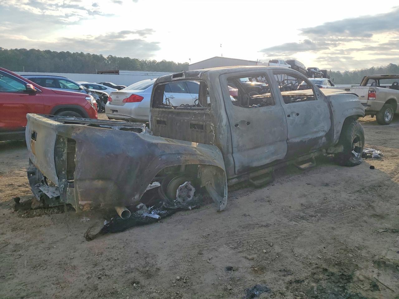 2019 TOYOTA TACOMA DOUBLE CAB photo 3