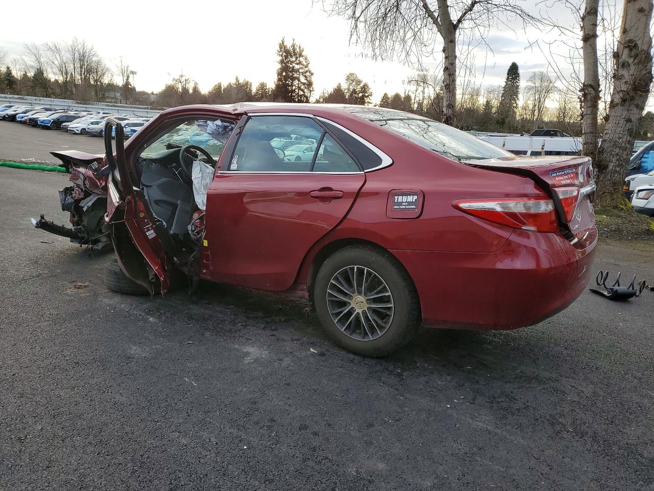 2017 TOYOTA CAMRY LE photo 2
