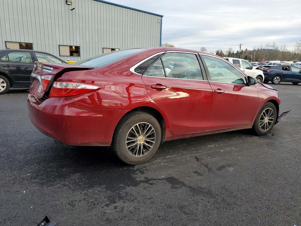 2017 TOYOTA CAMRY LE photo 3