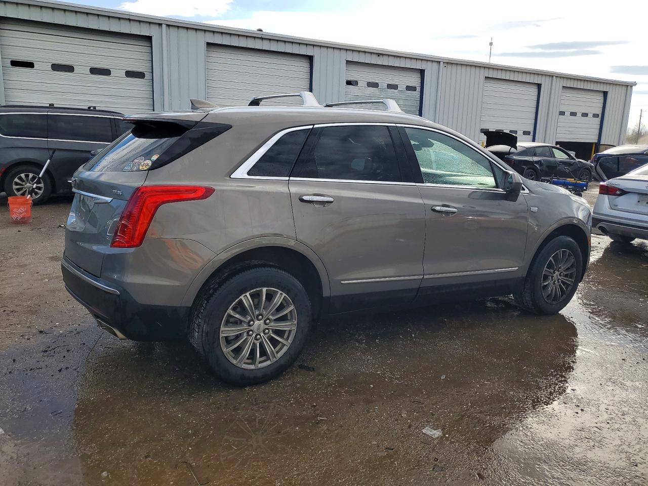 2017 CADILLAC XT5 LUXURY photo 5