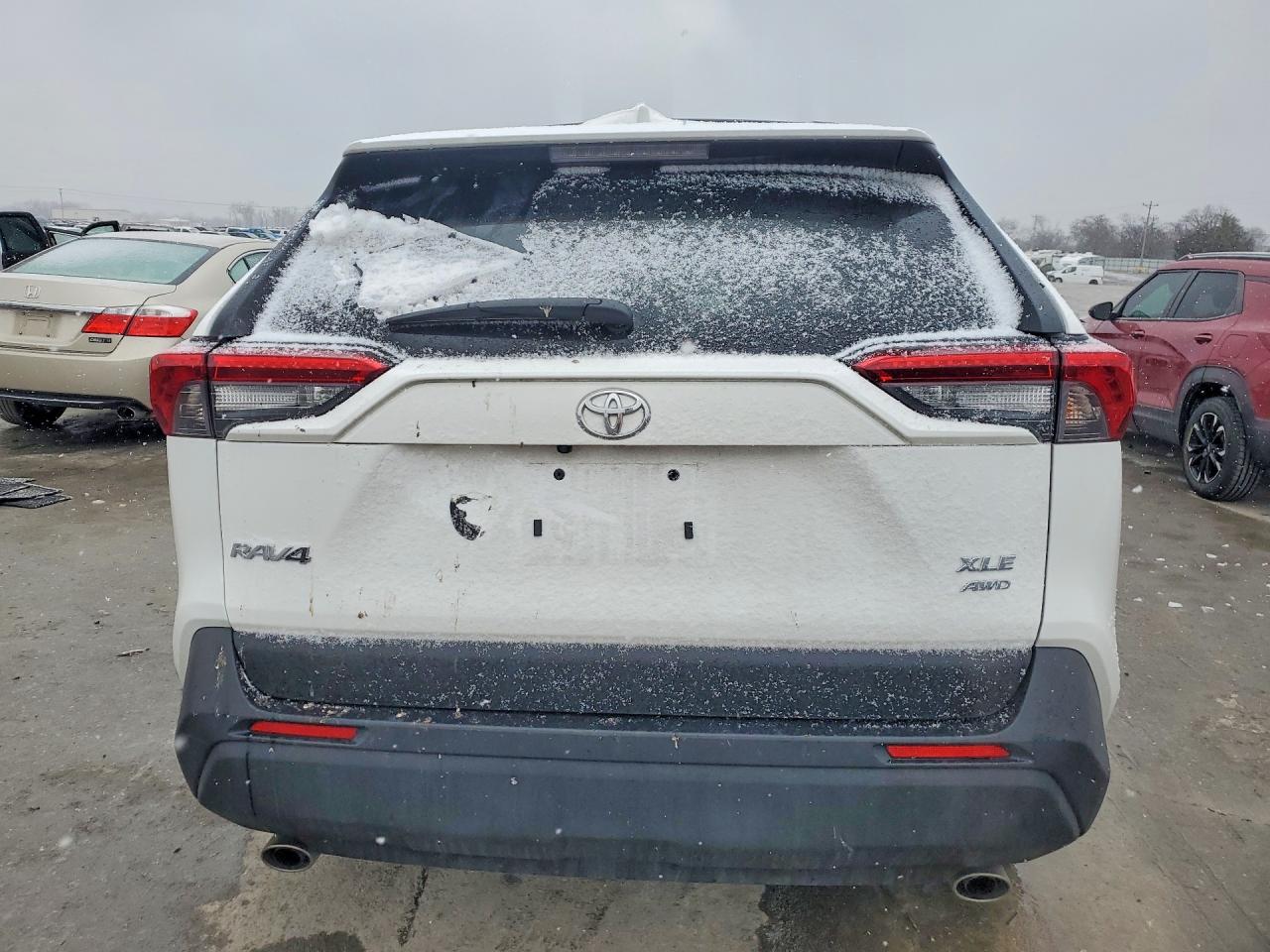 2025 TOYOTA RAV4 XLE photo 16