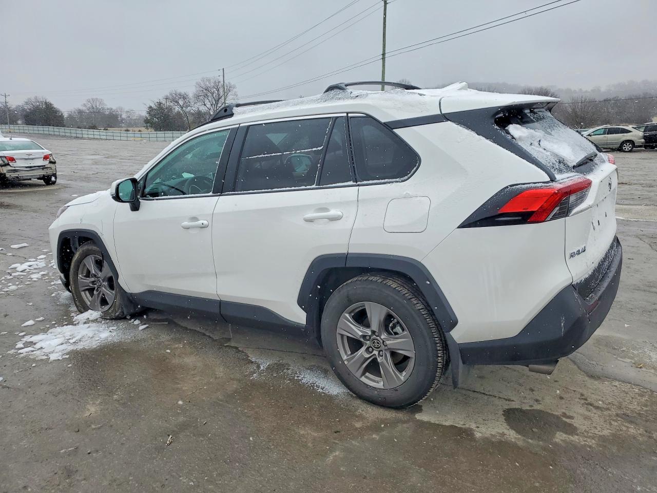 2025 TOYOTA RAV4 XLE photo 4
