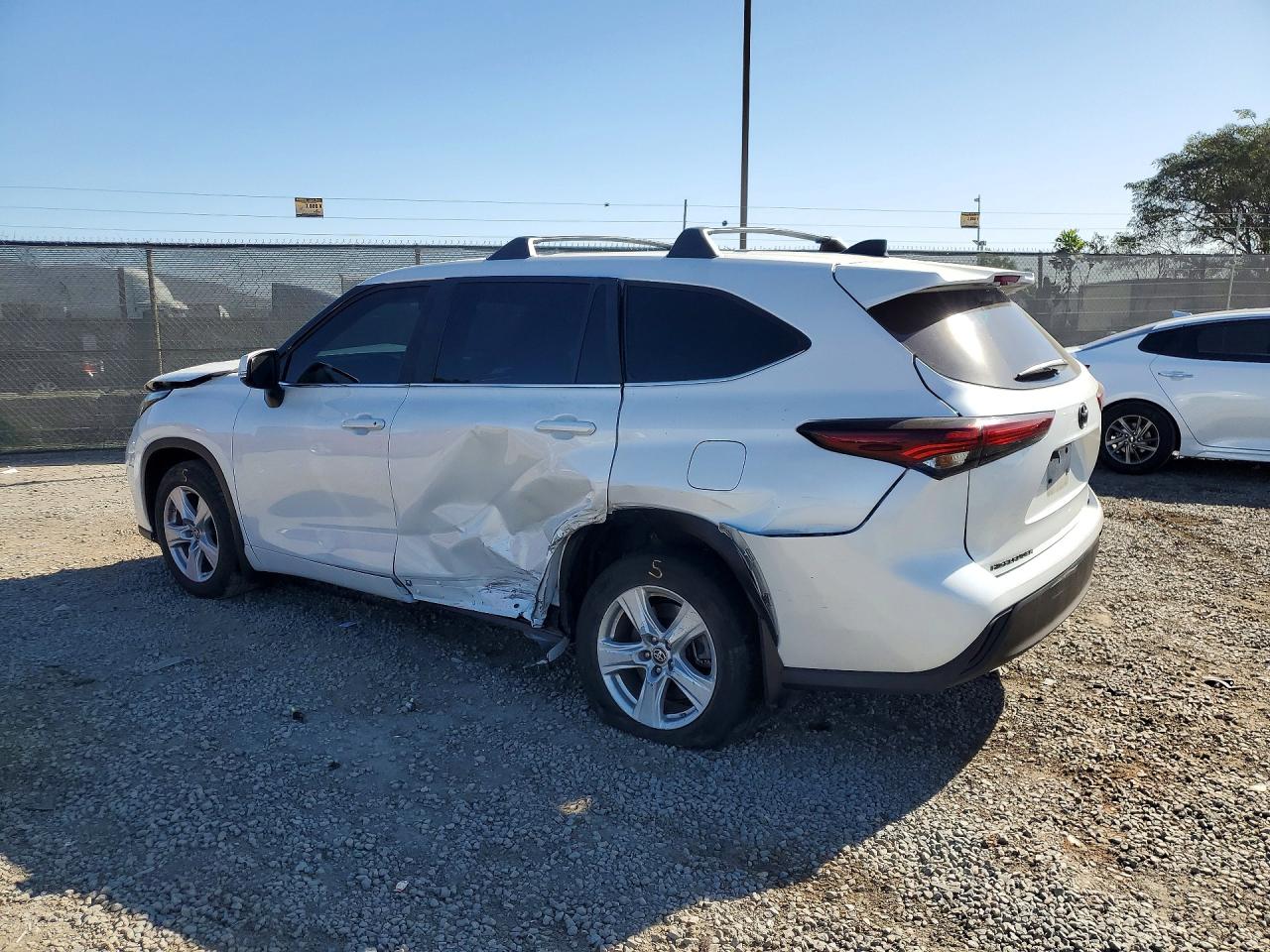 2024 TOYOTA HIGHLANDER HYBRID LE photo 3