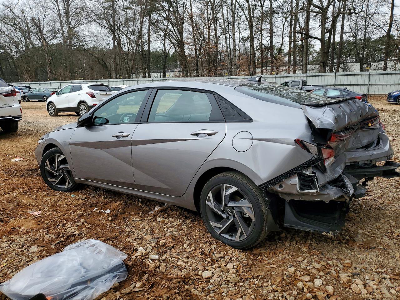 2025 HYUNDAI ELANTRA SEL SPORT photo 3