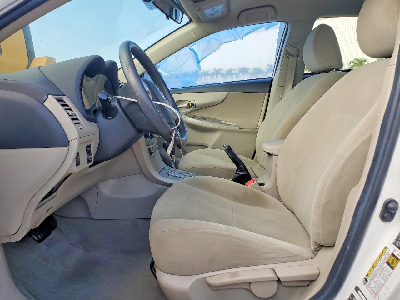 2012 TOYOTA COROLLA photo 13