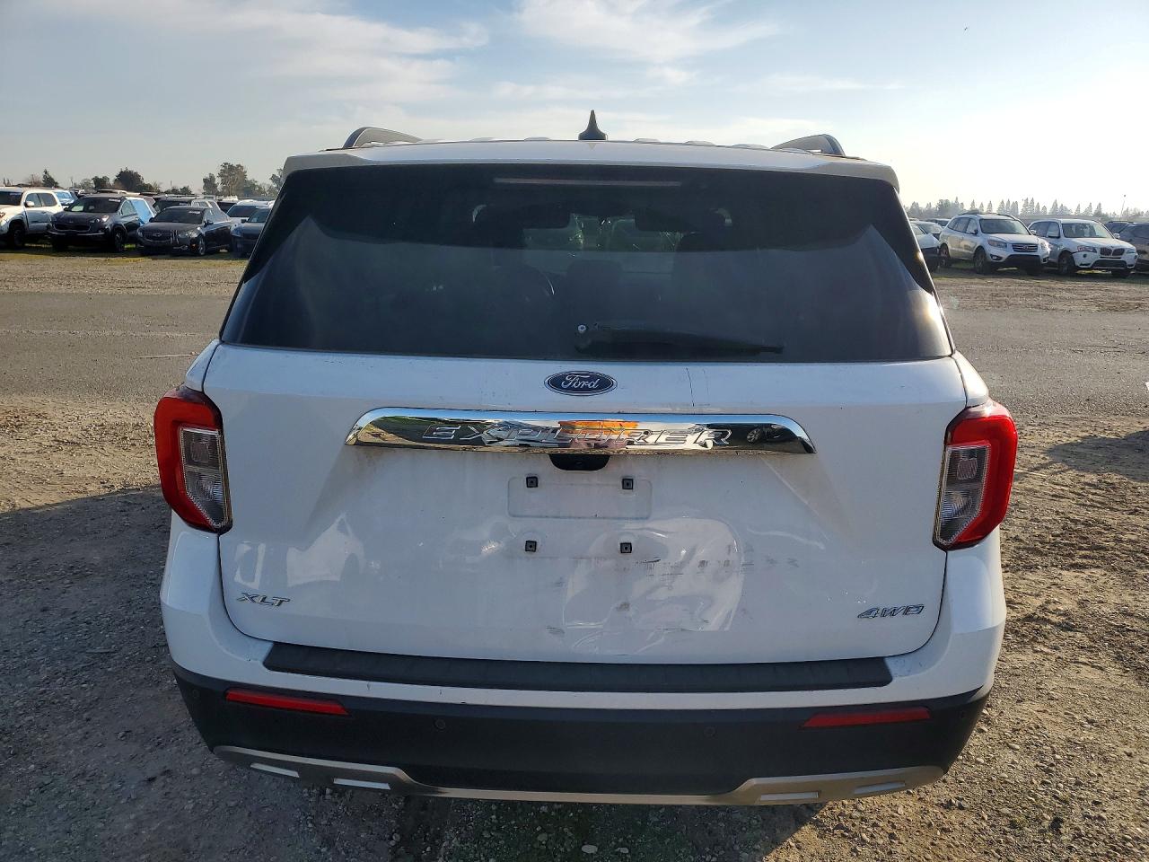 2023 FORD EXPLORER XLT photo 6