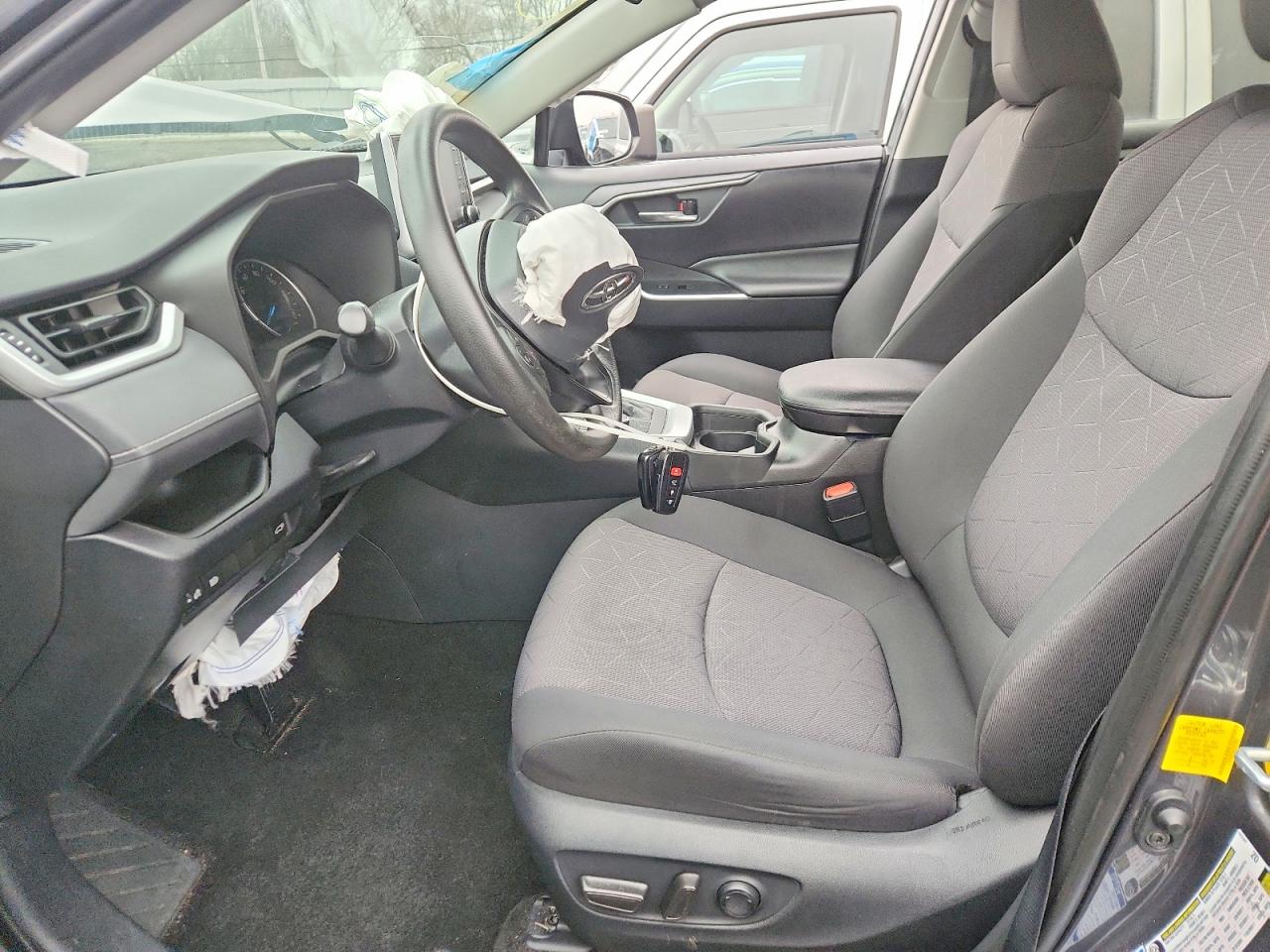 2019 TOYOTA RAV4 XLE photo 7