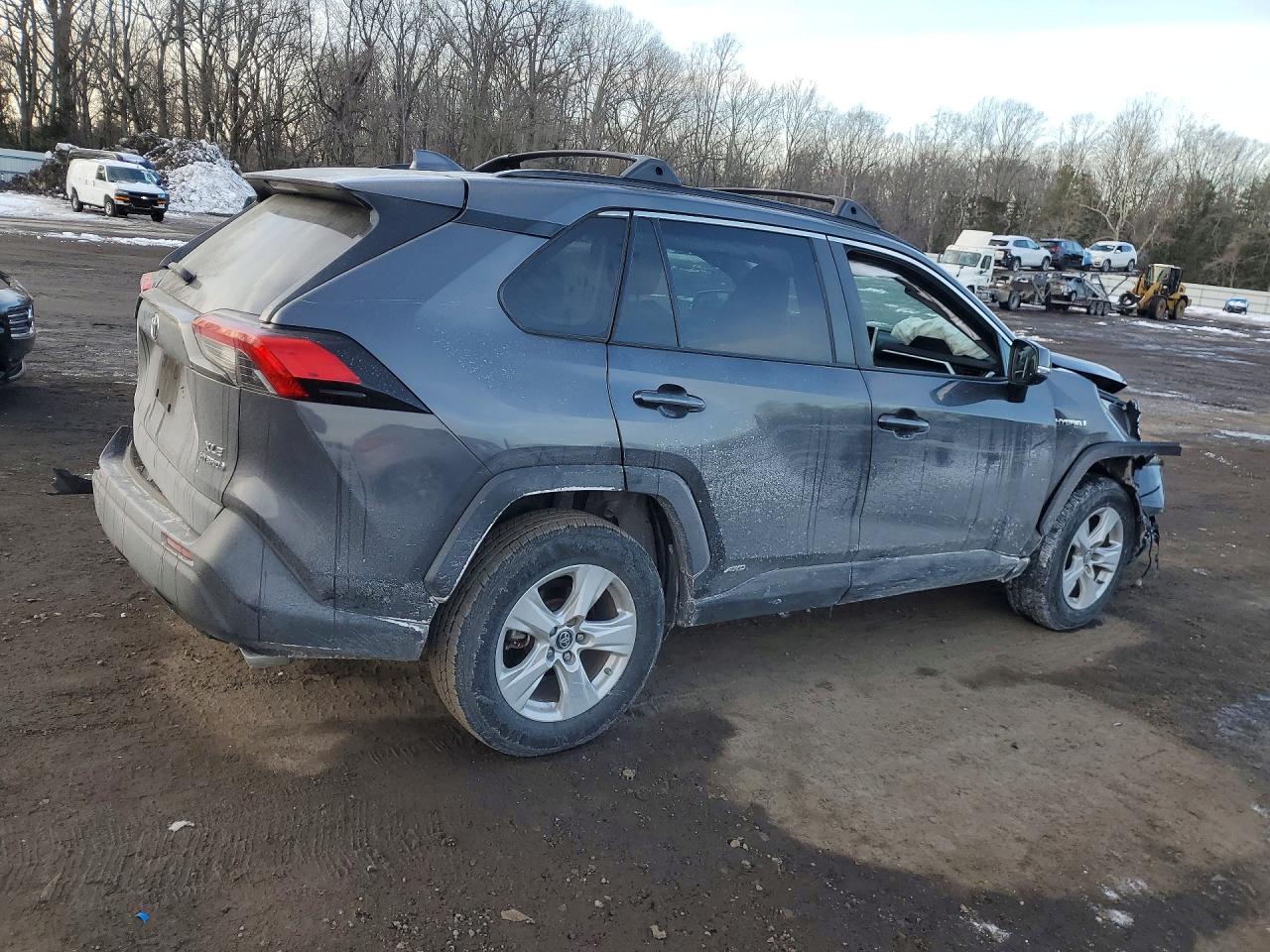 2019 TOYOTA RAV4 XLE photo 3