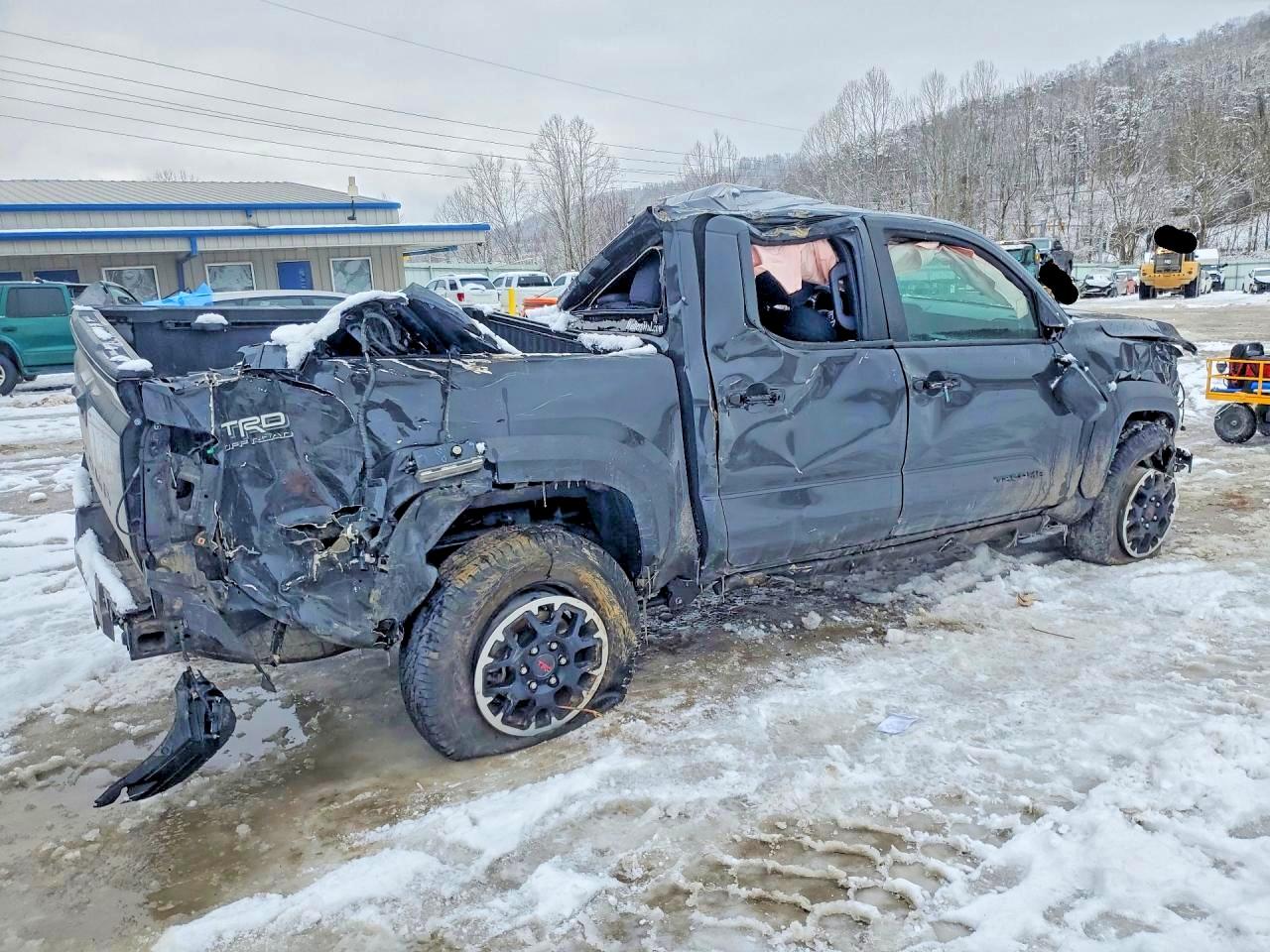 2025 TOYOTA TACOMA photo 3