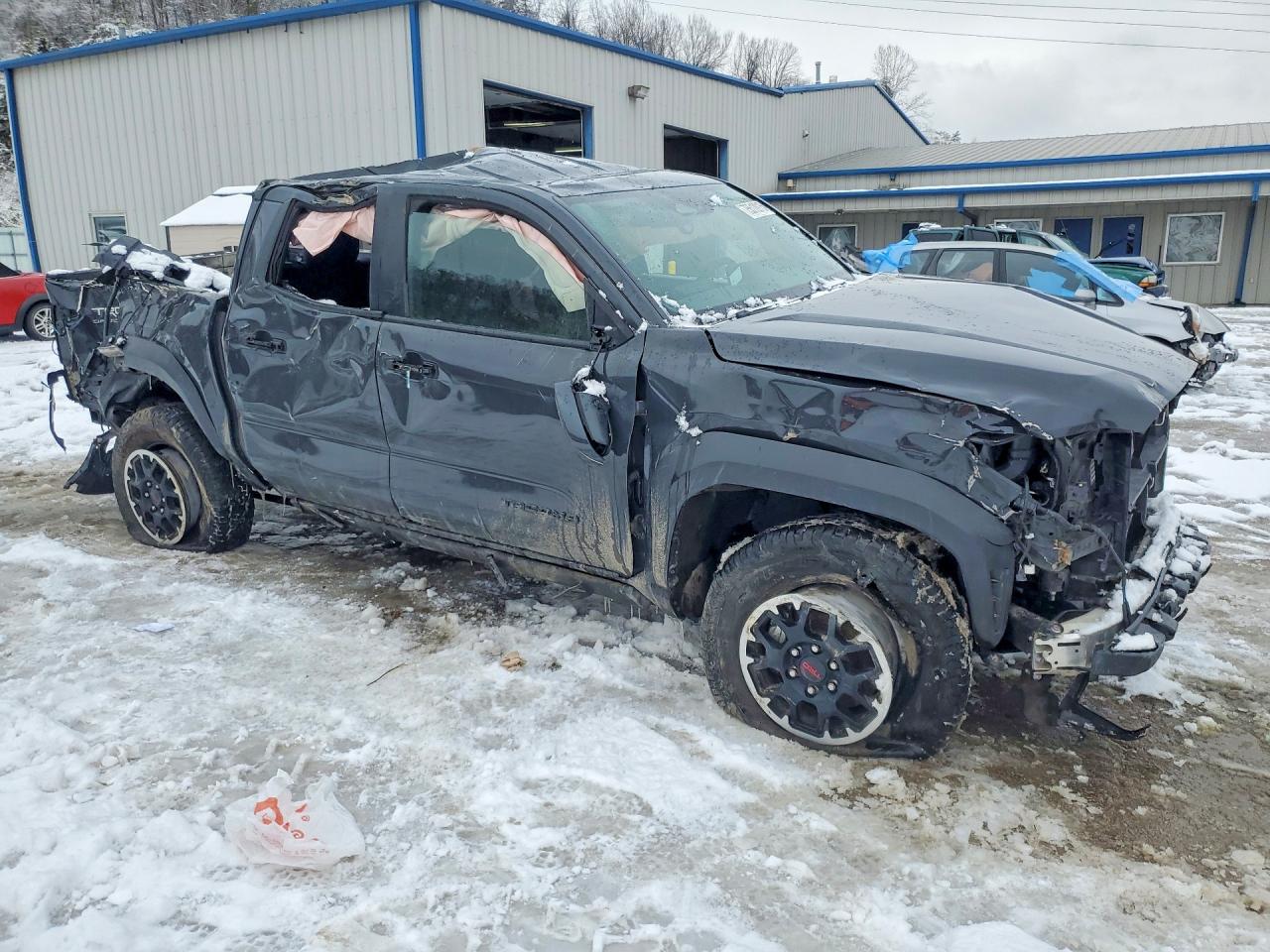 2025 TOYOTA TACOMA photo 4