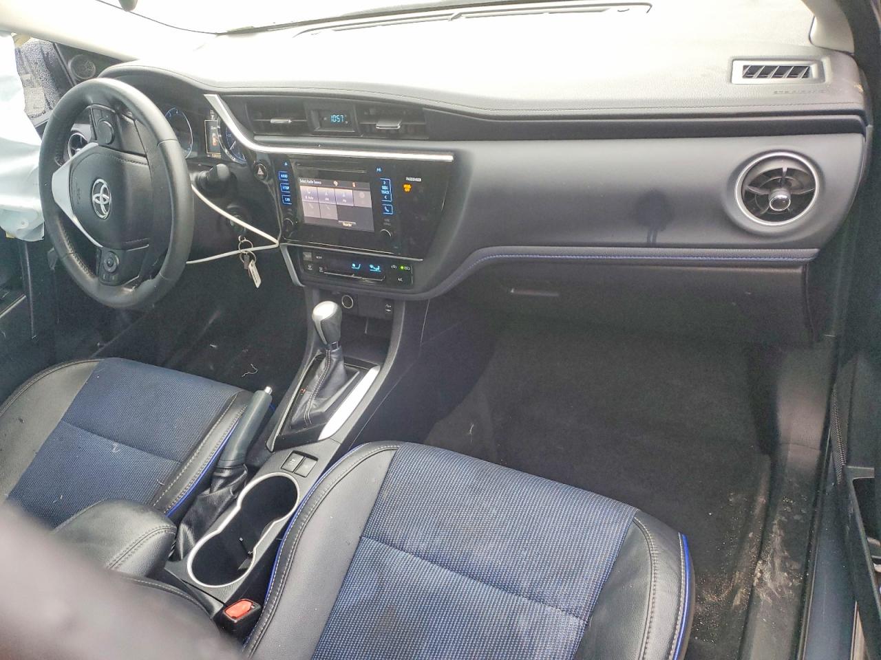 2017 TOYOTA COROLLA L photo 8