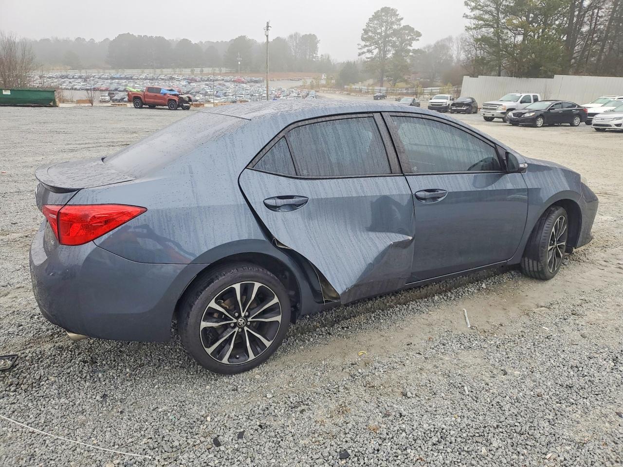 2017 TOYOTA COROLLA L photo 3