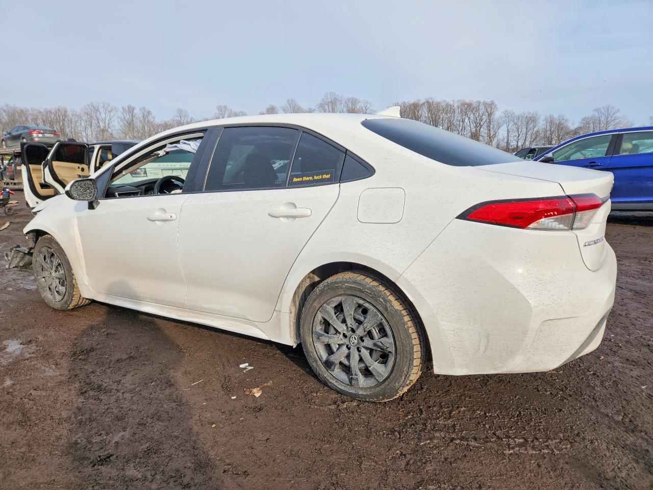 2022 TOYOTA COROLLA LE photo 3