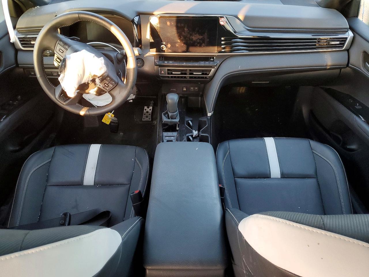 2025 TOYOTA CAMRY XSE photo 8