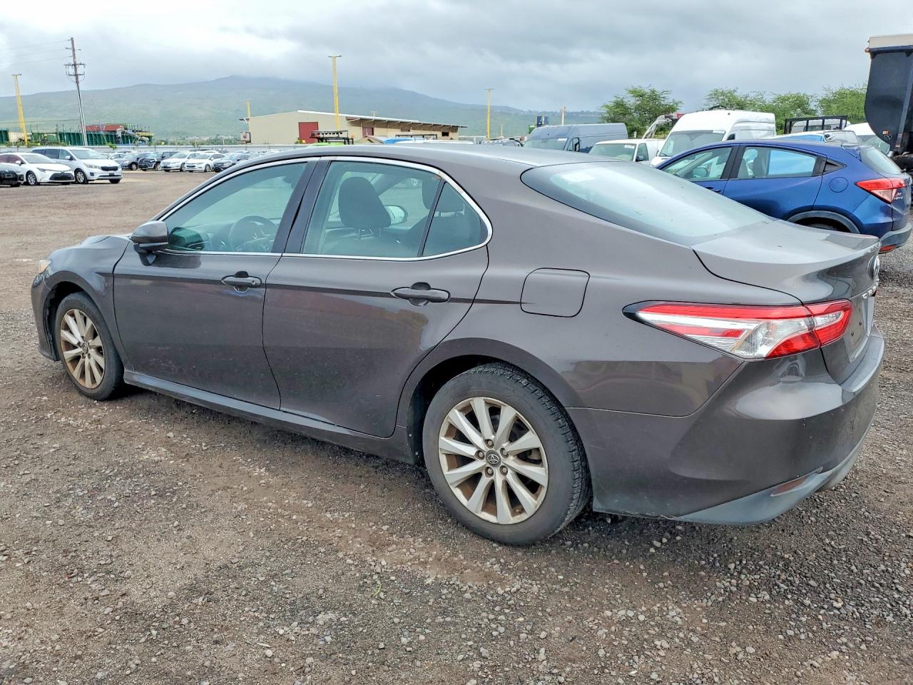 2019 TOYOTA CAMRY L photo 2