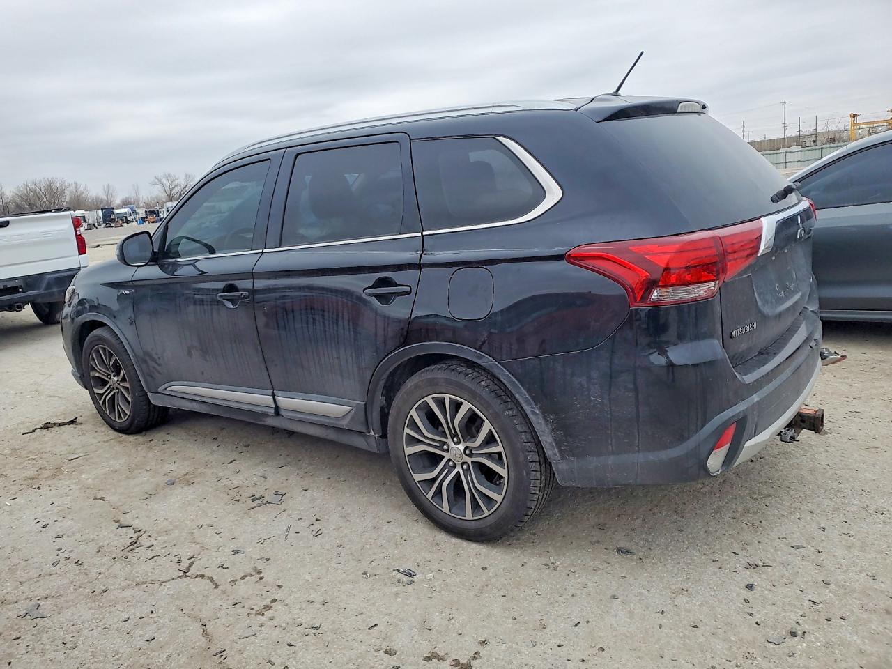 2016 MITSUBISHI OUTLANDER GT photo 3