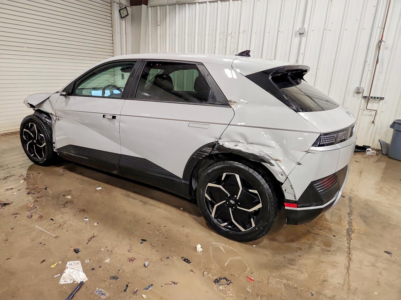 2023 HYUNDAI IONIQ 5 SE photo 3