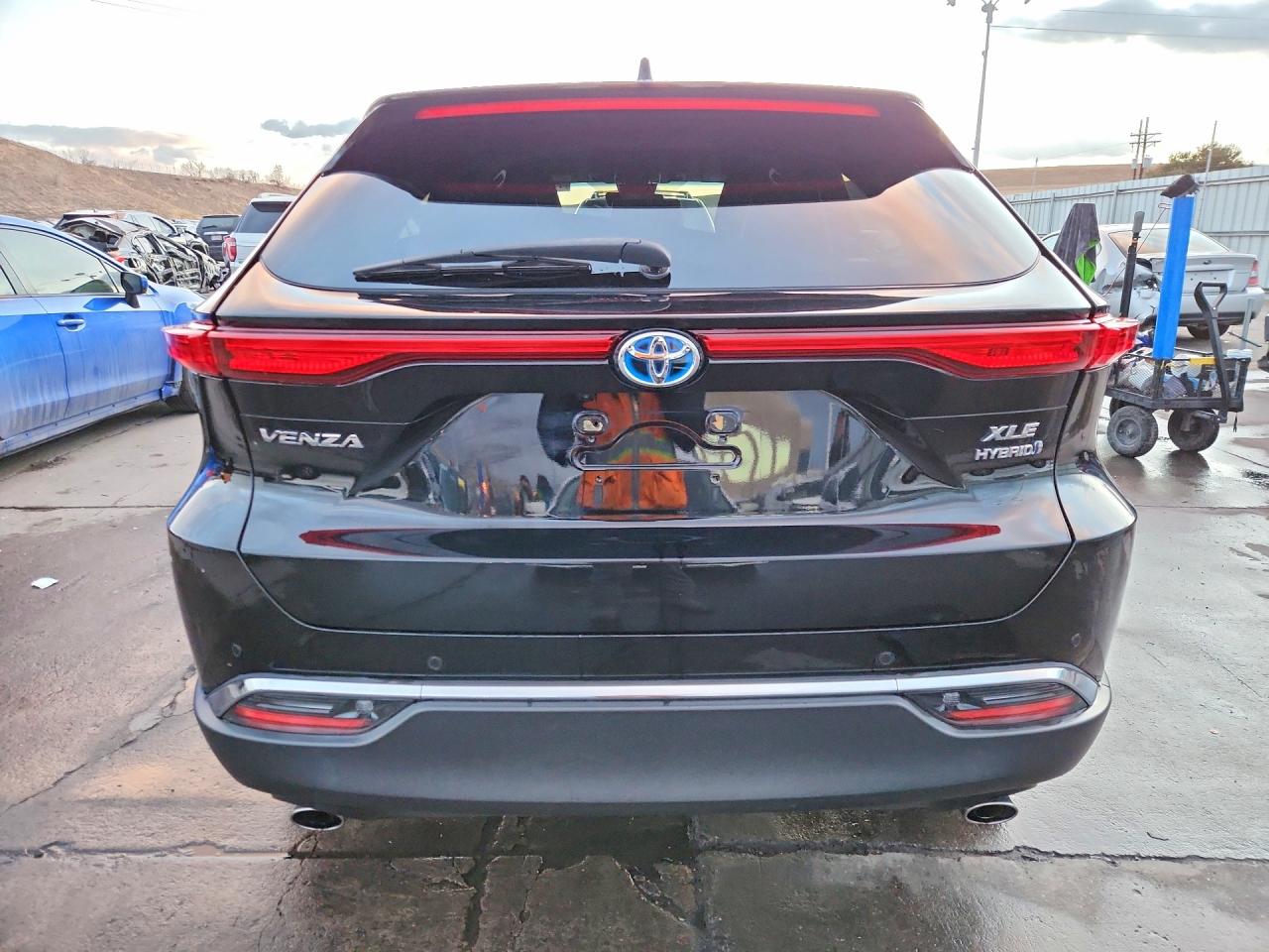 2022 TOYOTA VENZA XLE photo 11