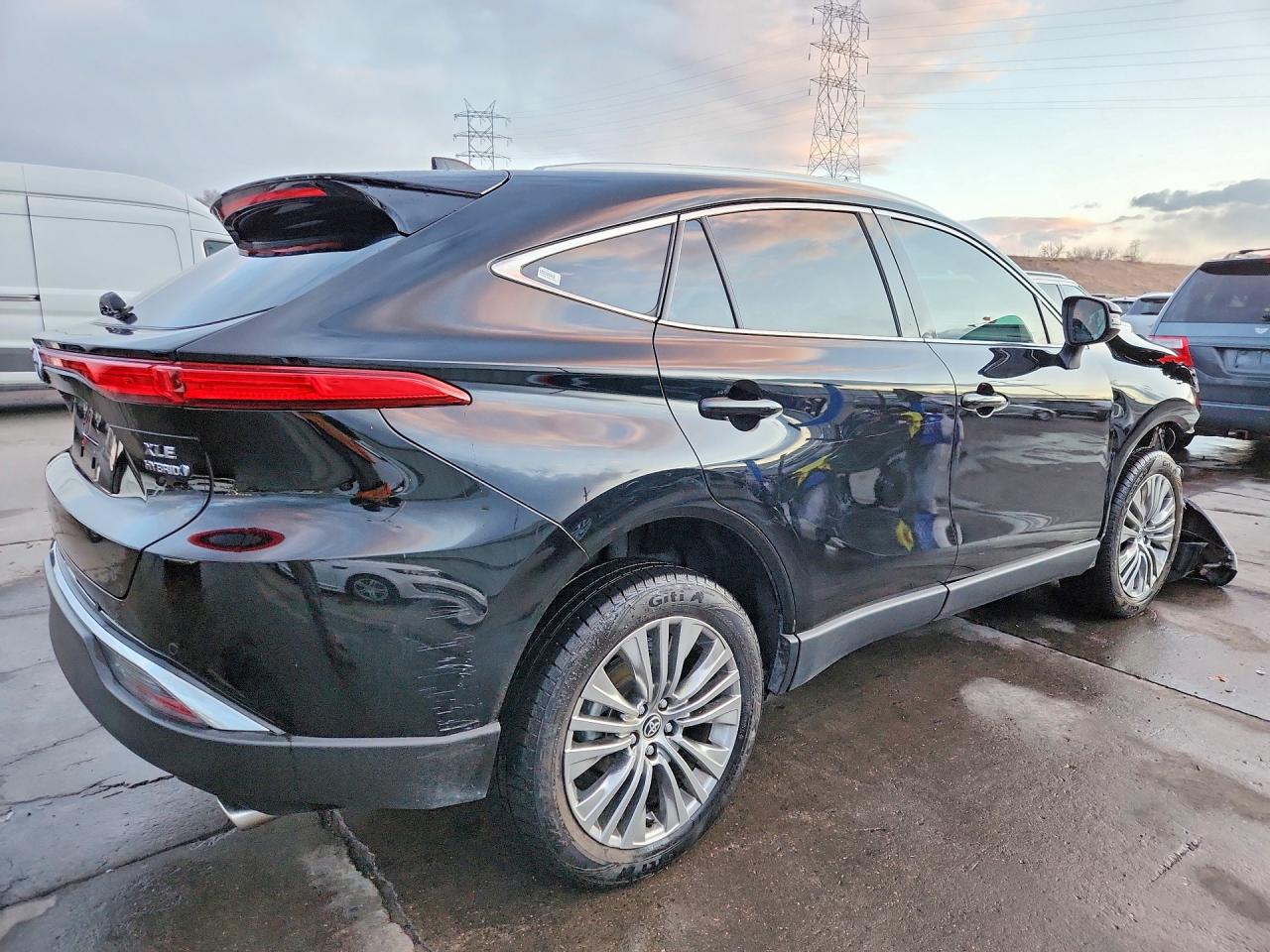 2022 TOYOTA VENZA XLE photo 5