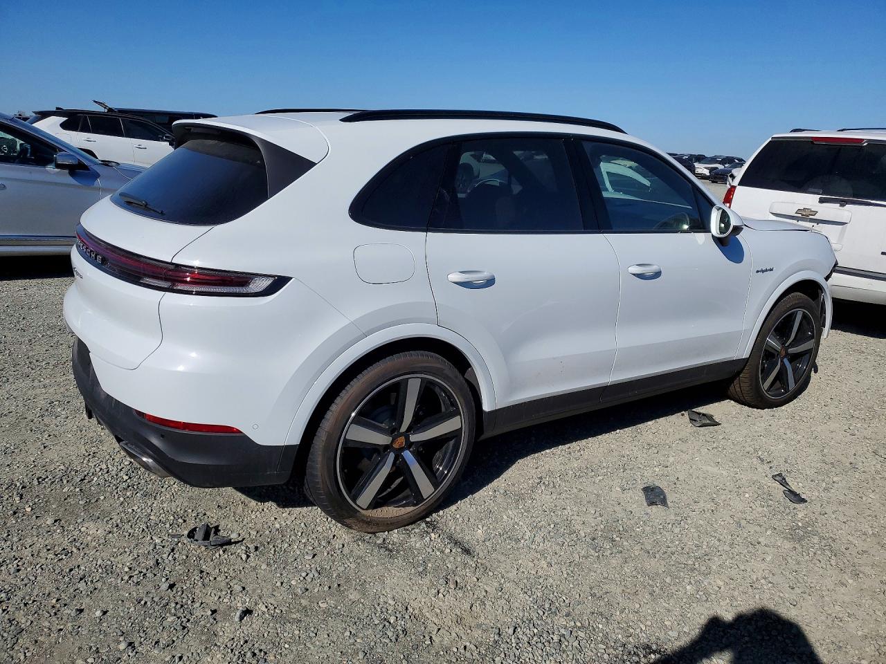 2025 PORSCHE CAYENNE E-HYBRID photo 5