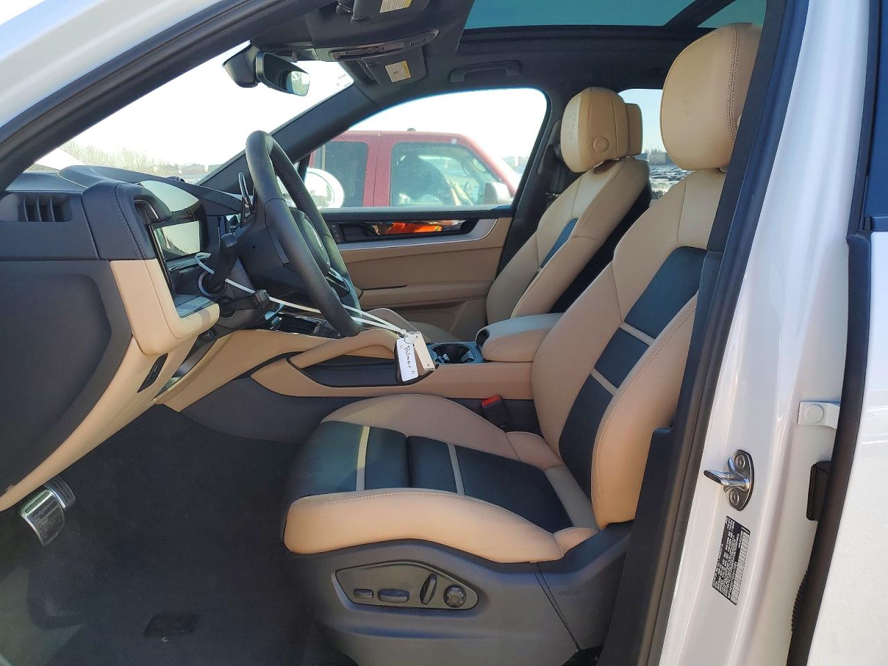 2025 PORSCHE CAYENNE E-HYBRID photo 13