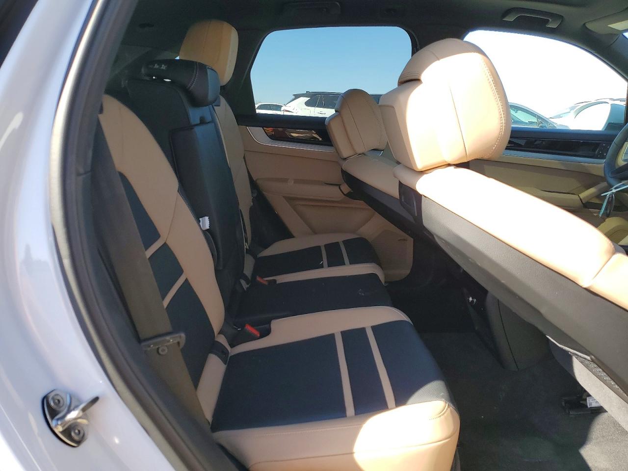2025 PORSCHE CAYENNE E-HYBRID photo 21