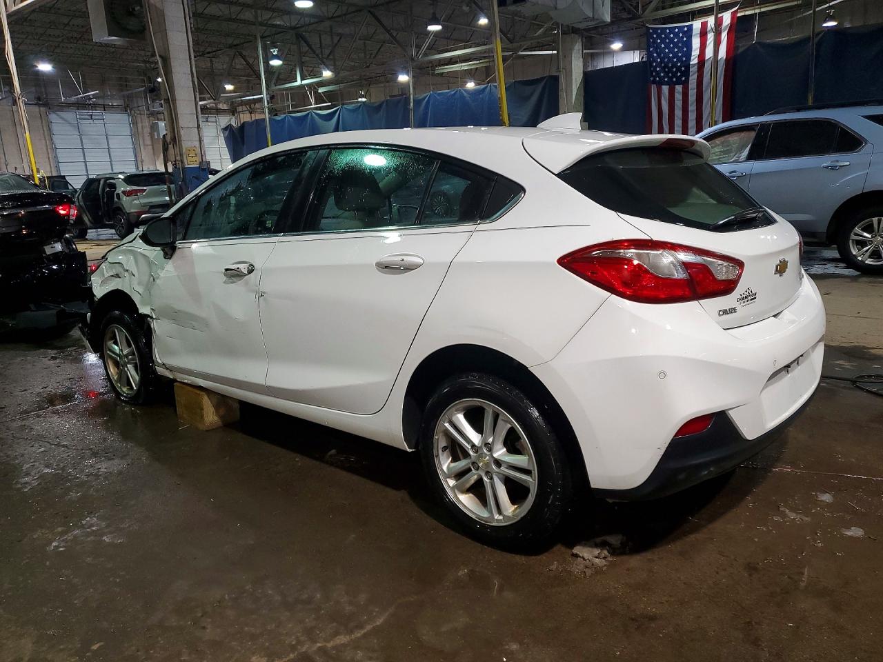 2017 CHEVROLET CRUZE LT photo 2