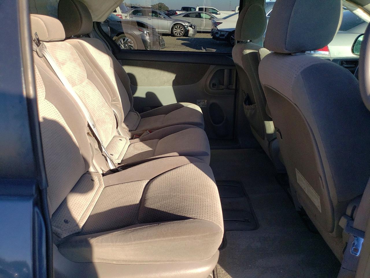 2008 TOYOTA SIENNA CE photo 21