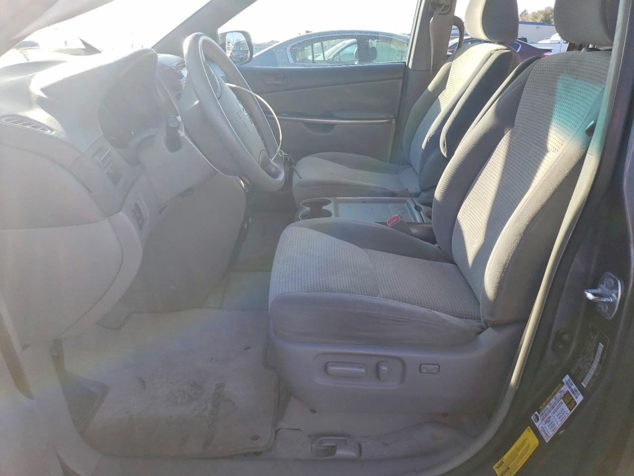 2008 TOYOTA SIENNA CE photo 13