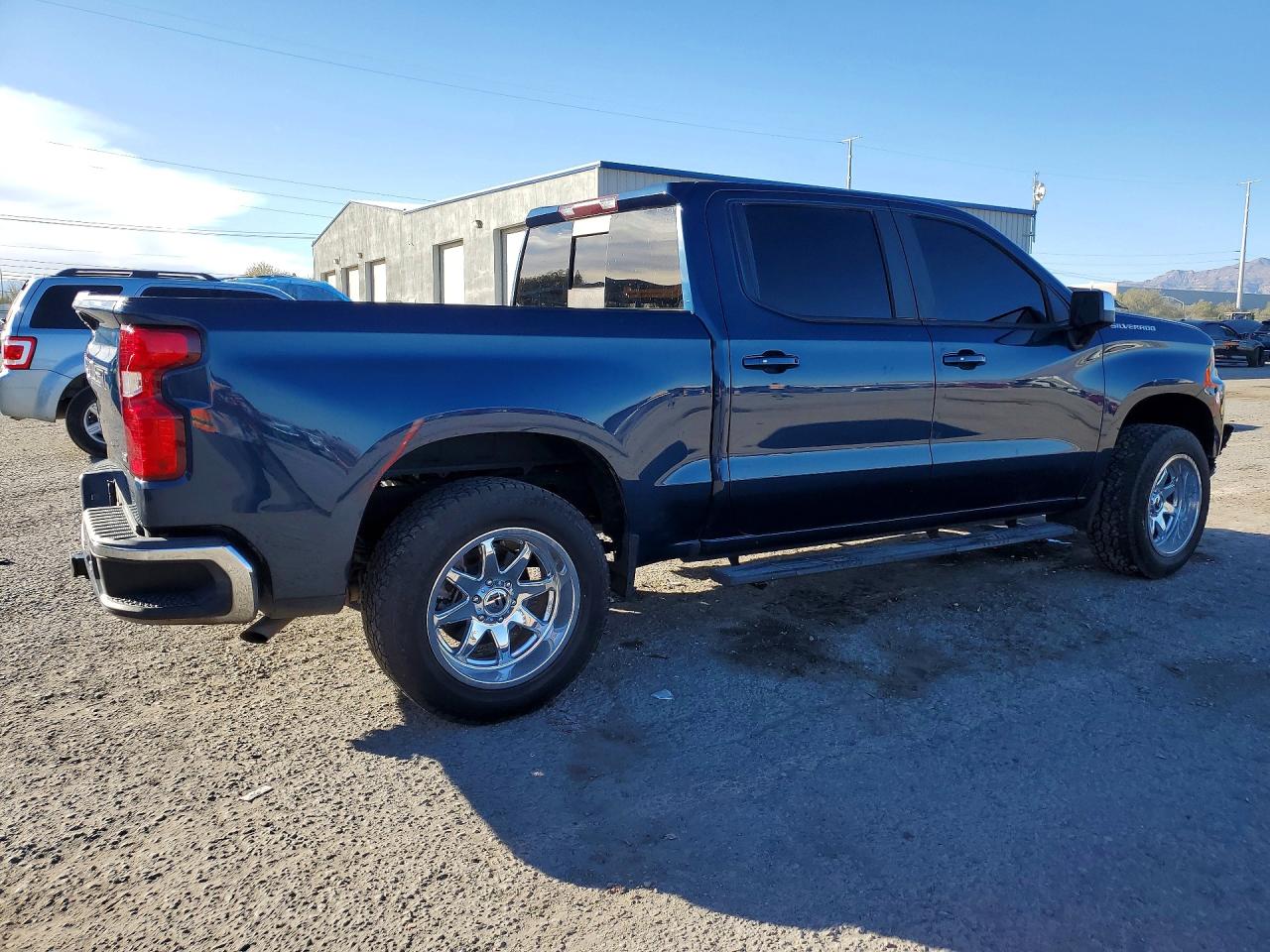 2019 CHEVROLET SILVERADO C1500 LT photo 3