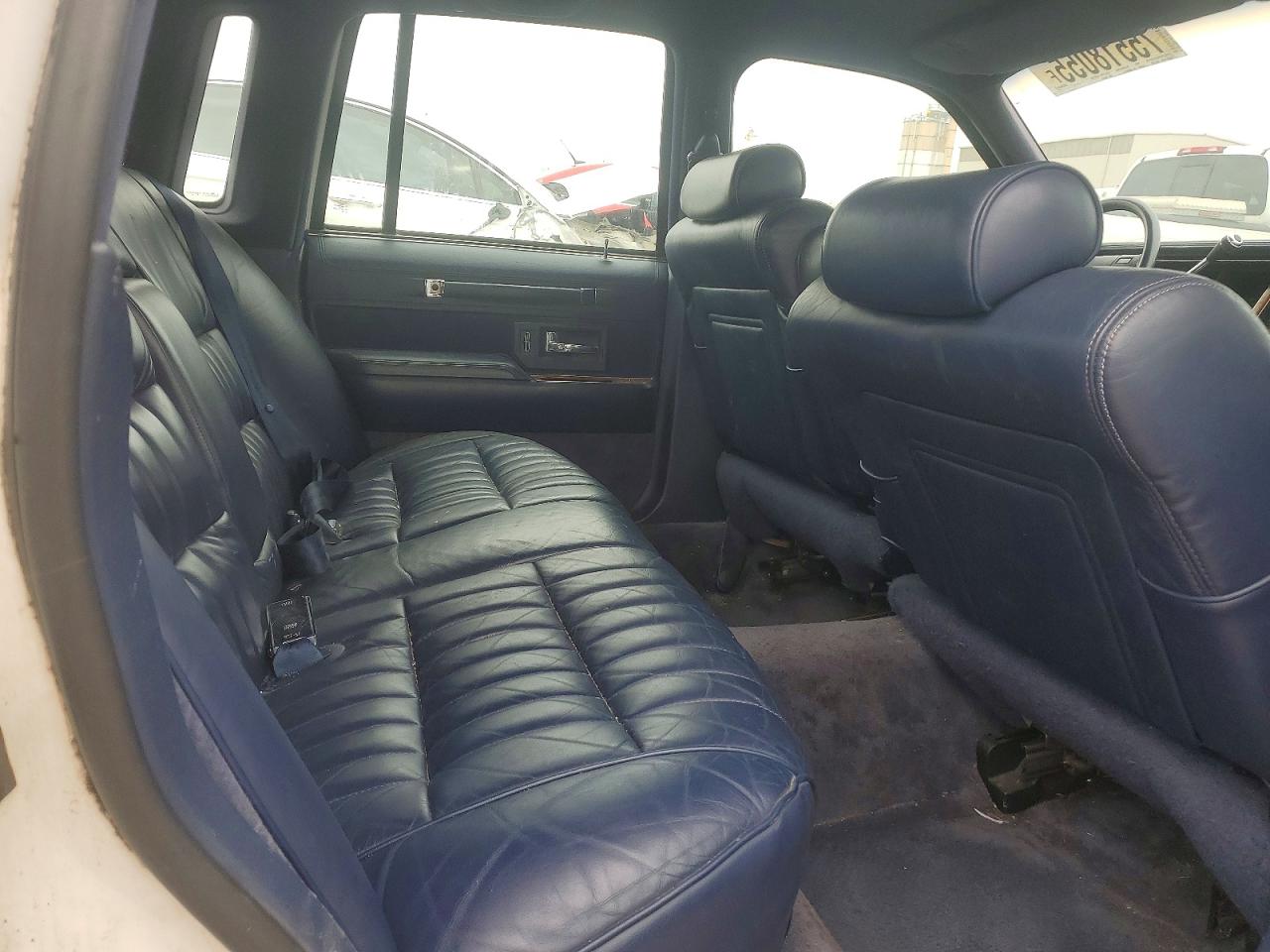 1994 LINCOLN TOWN CAR EXECUTIVE photo 10