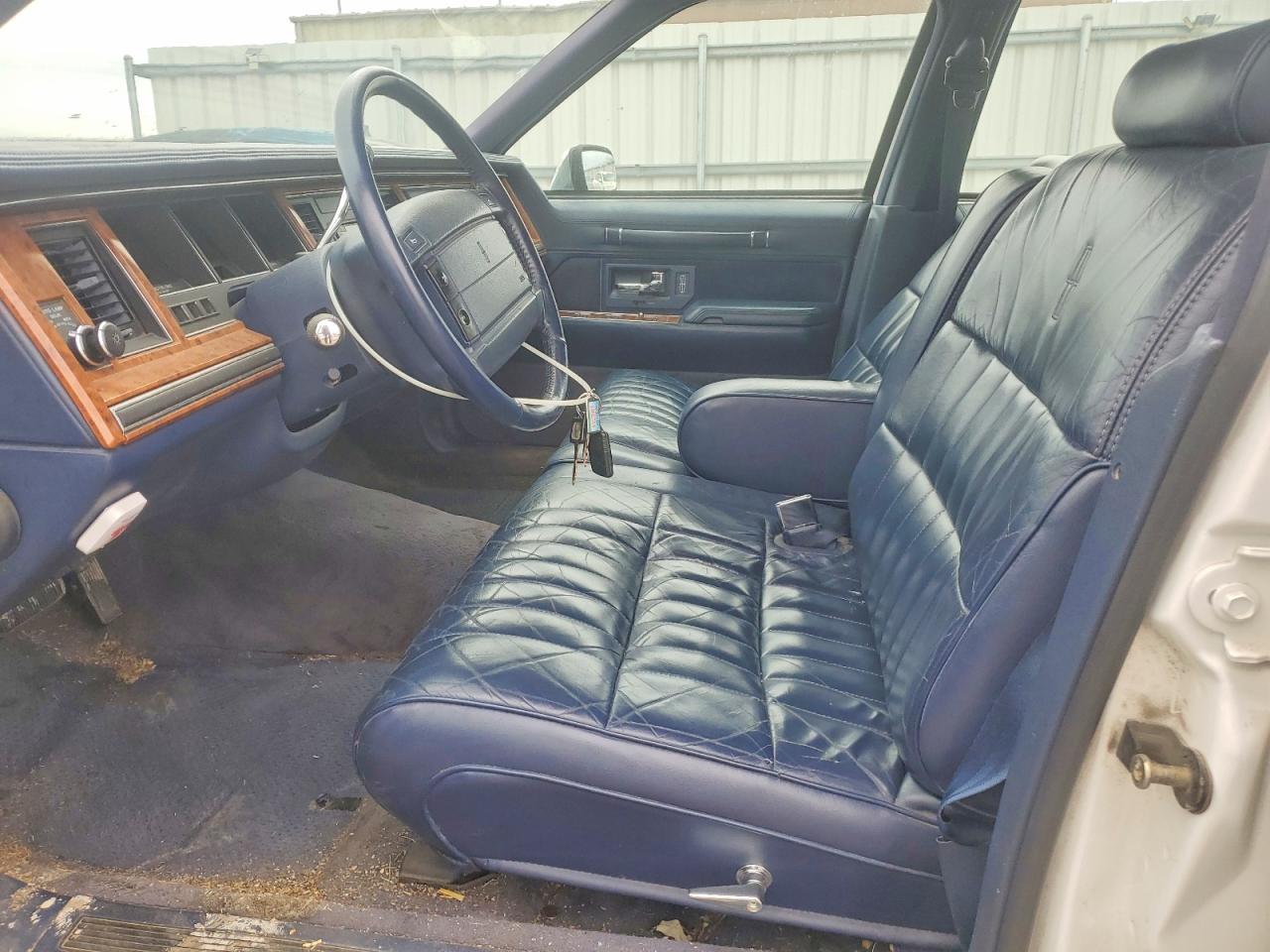 1994 LINCOLN TOWN CAR EXECUTIVE photo 7